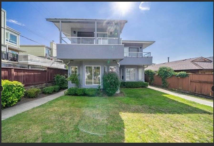 215 W 18TH STREET, North Vancouver BC V7M 1W7, R3093005, BC,