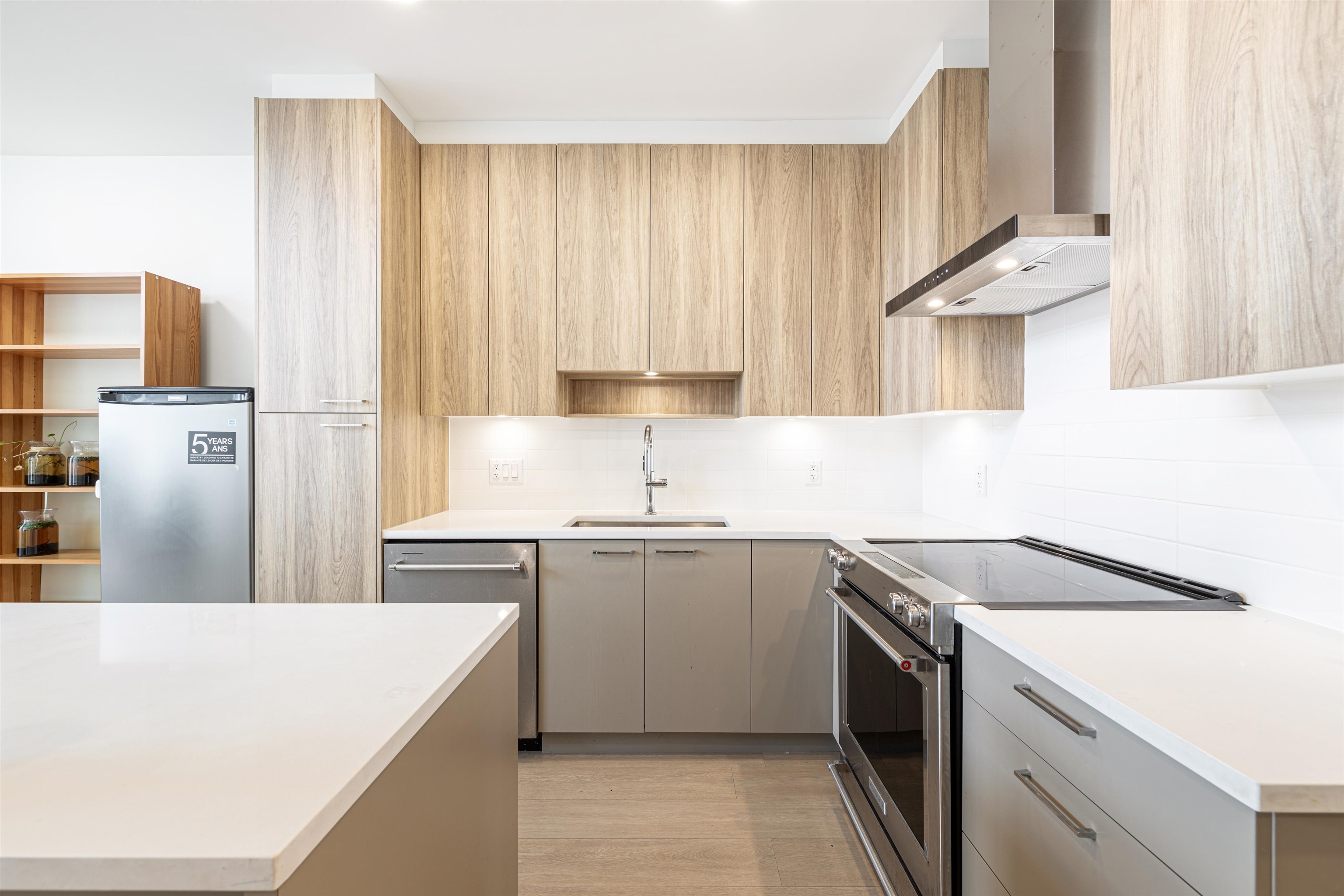 607 7588 16TH STREET, R3093115, BC,