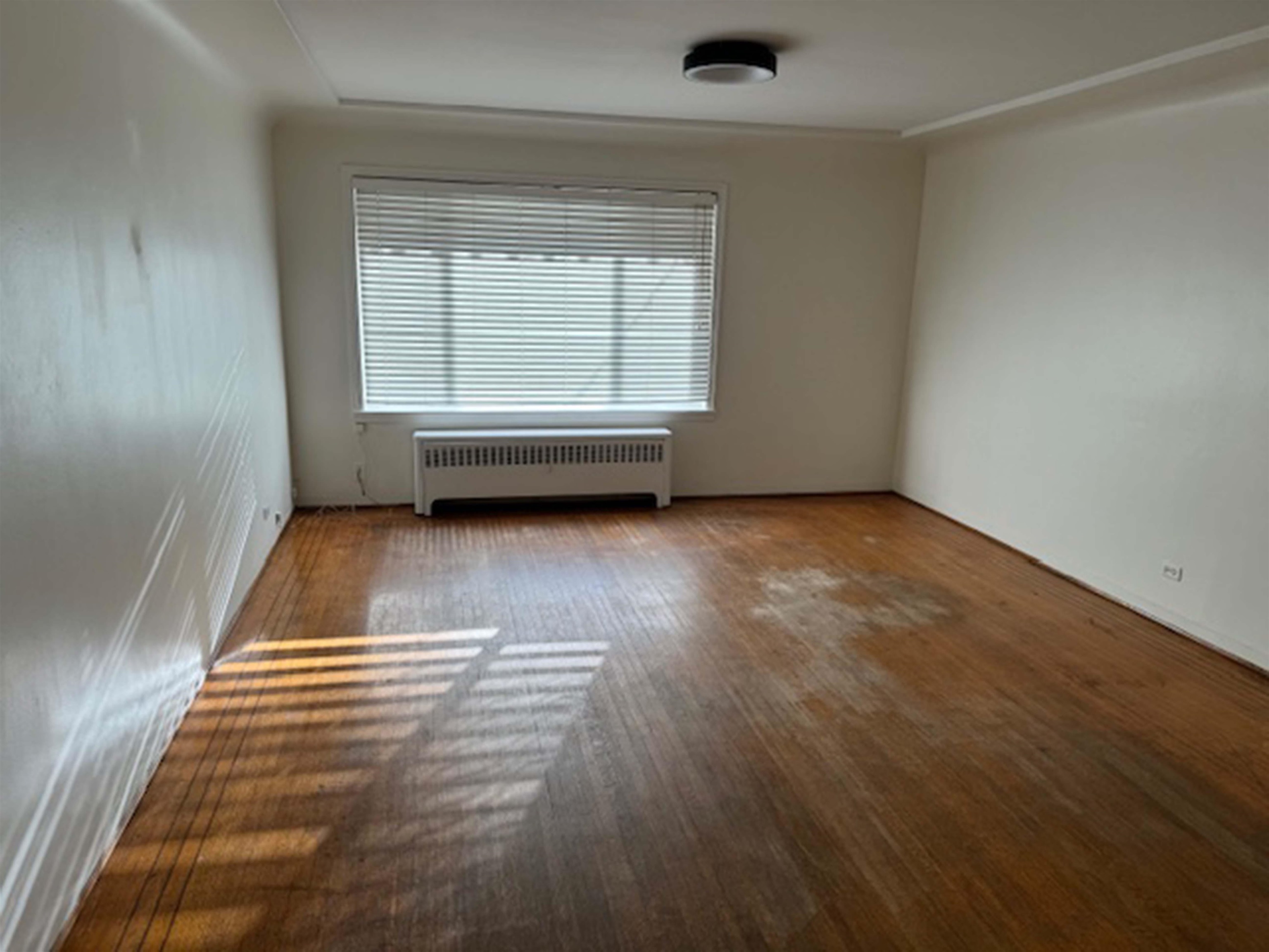 2 3640 4TH AVENUE, R3093127, BC,