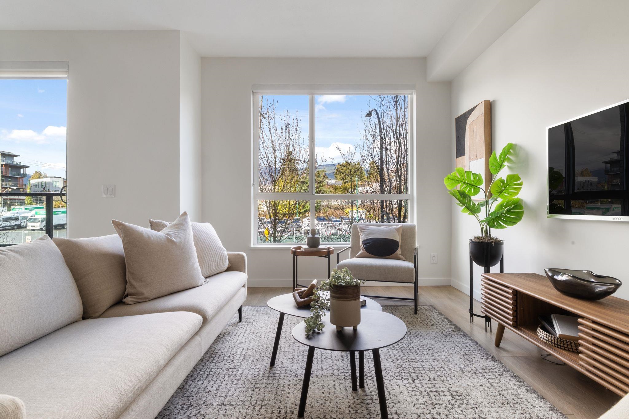 2 533 3RD STREET, R3093256, BC,