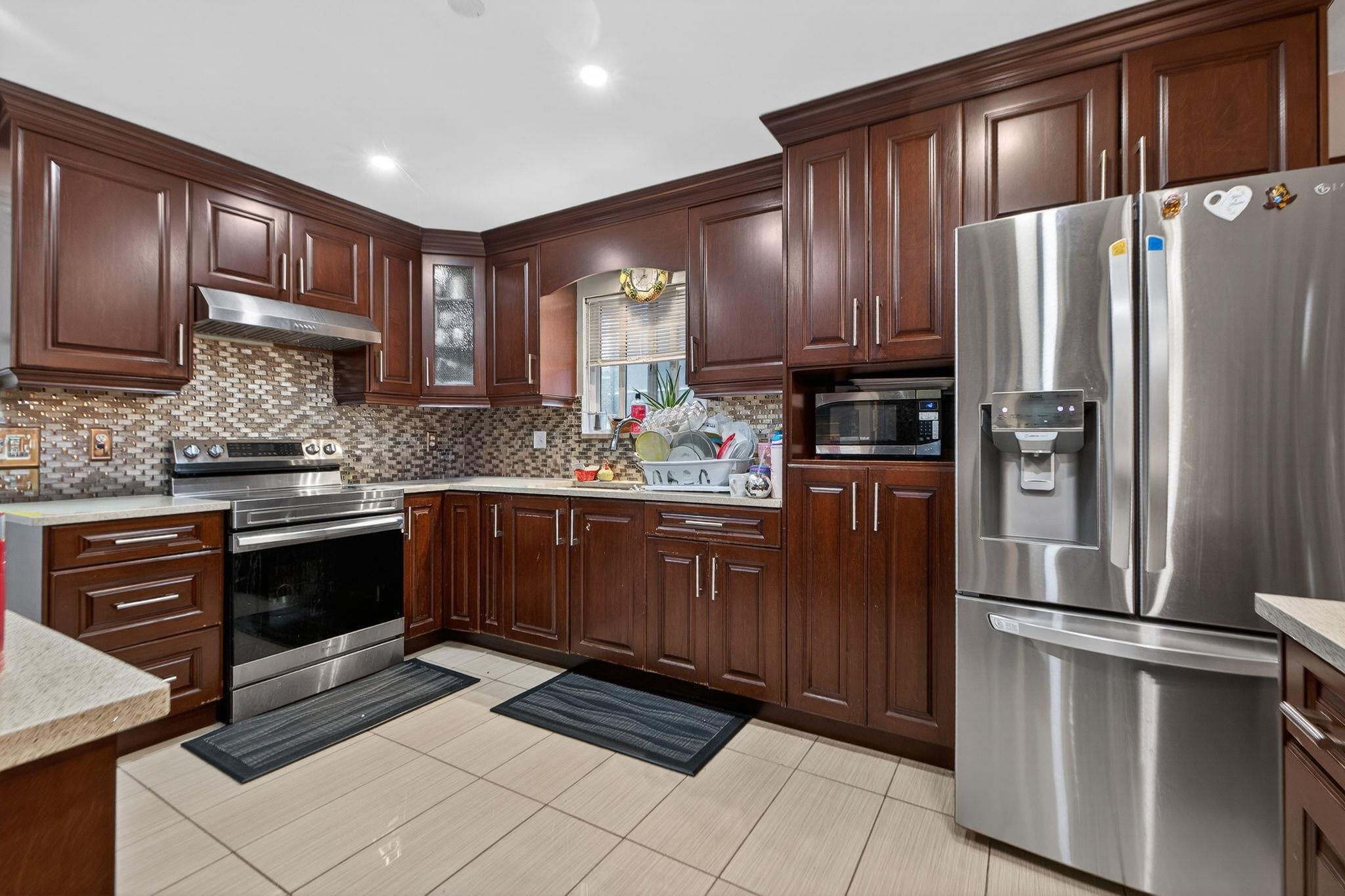 7576 140 STREET, Surrey BC V3W 5J8, R3093358, BC,