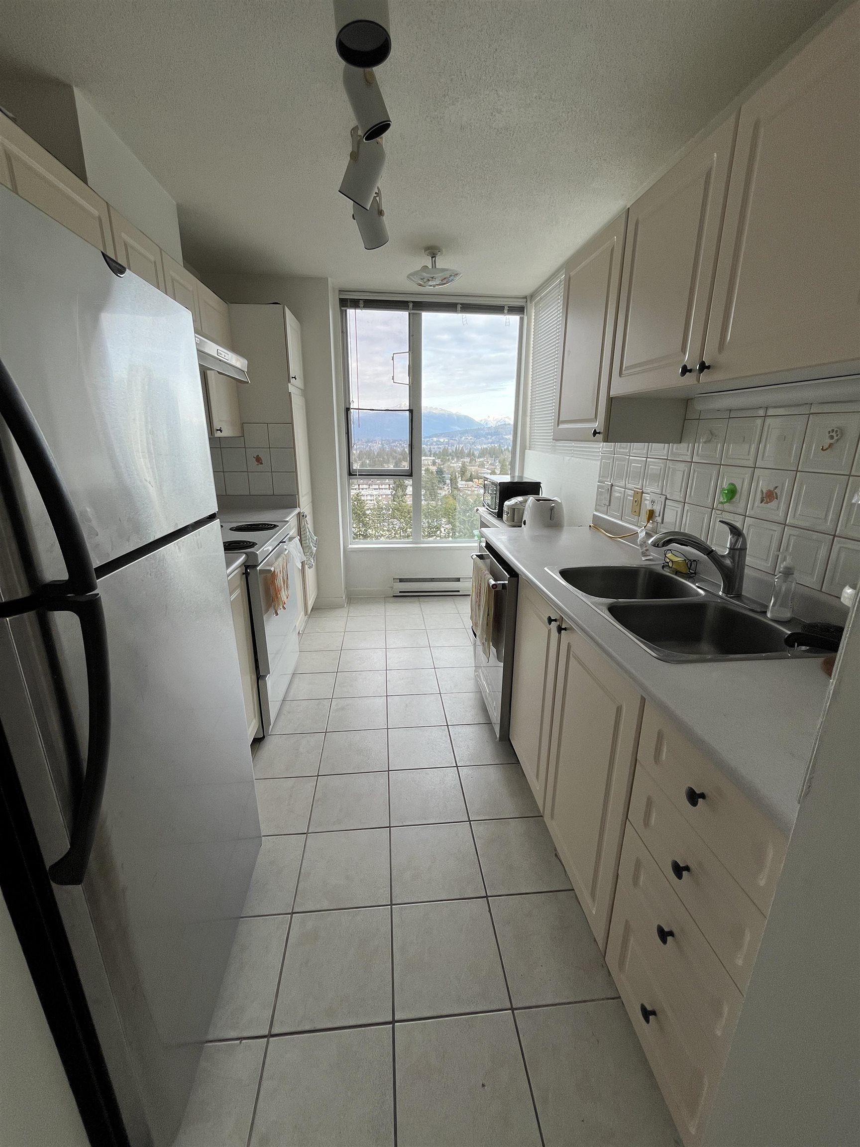 7077 BERESFORD STREET, Burnaby BC V5E 4J5, R3093436, BC,