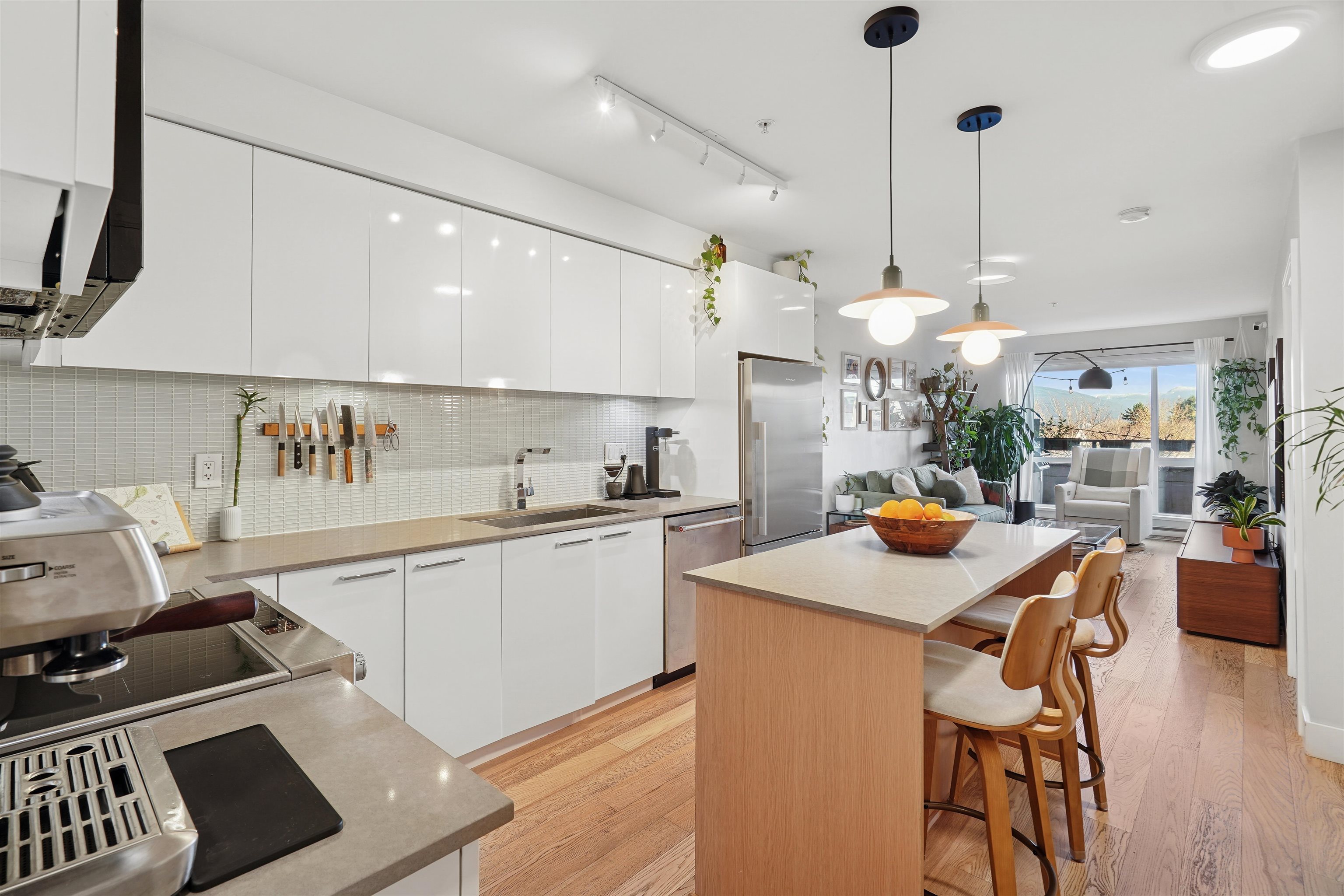 206 233 KINGSWAY, R3093580, BC,