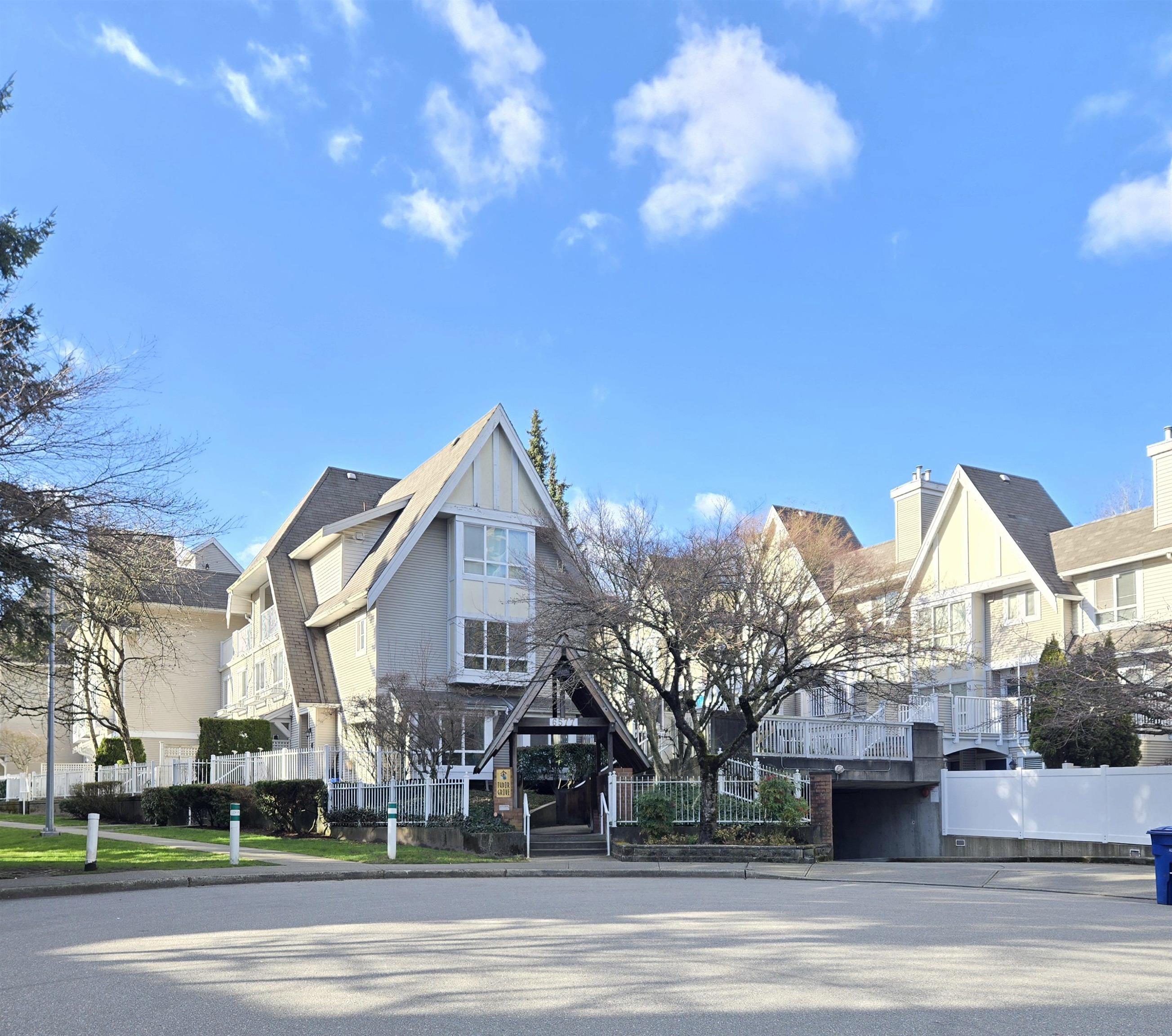 15 6577 SOUTHOAKS CRESCENT, R3093589, BC,