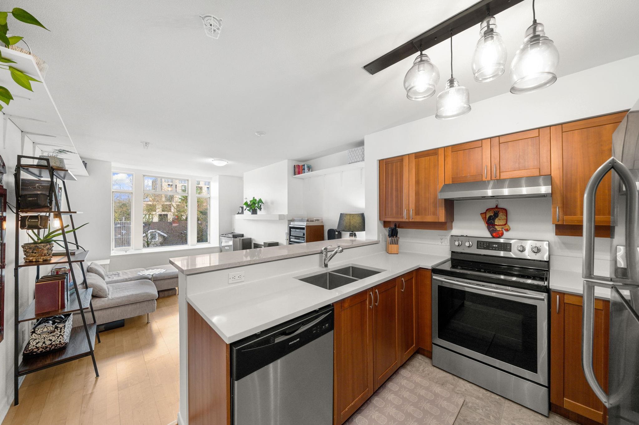 301 3727 10 AVENUE, R3093650, BC,