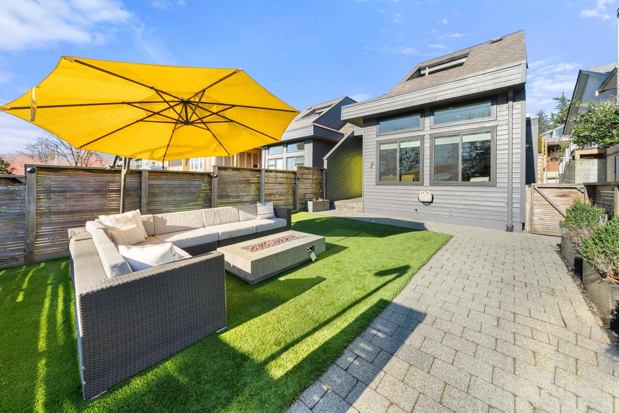 256 W 5TH STREET, North Vancouver BC V7M 1K1, R3093674, BC,