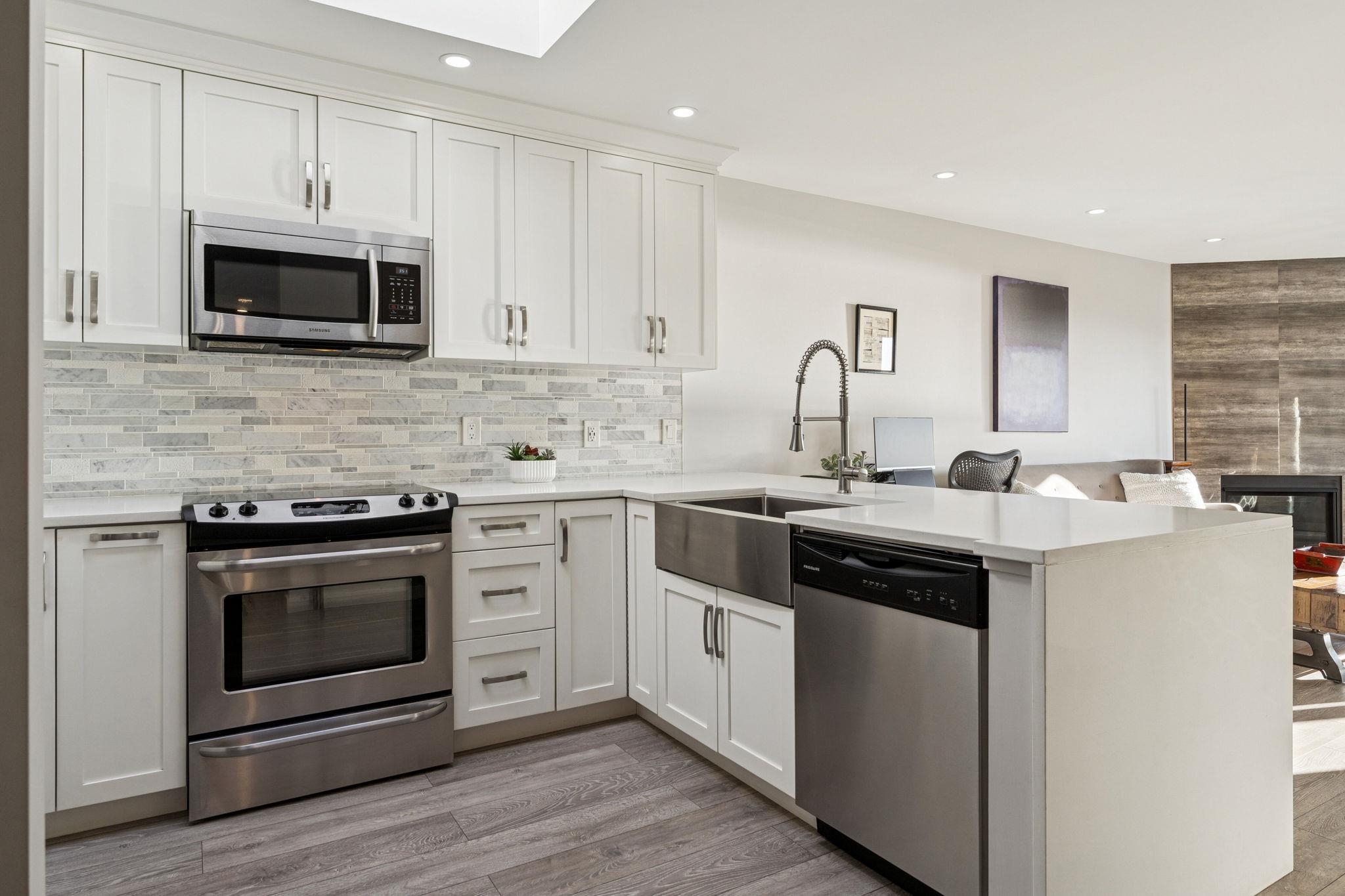 305 175 4TH STREET, R3093853, BC,