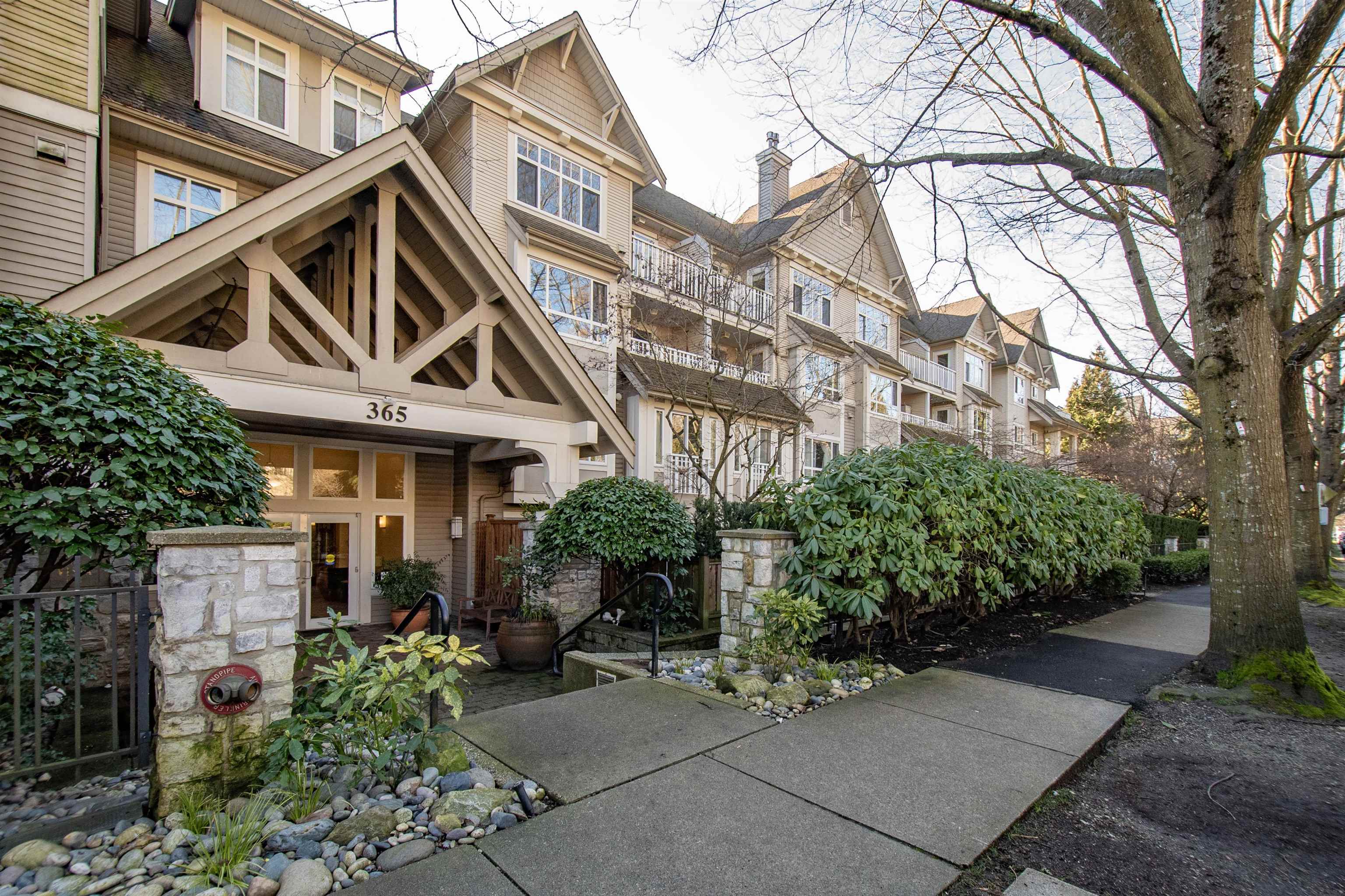 409 365 1ST STREET, R3093984, BC,