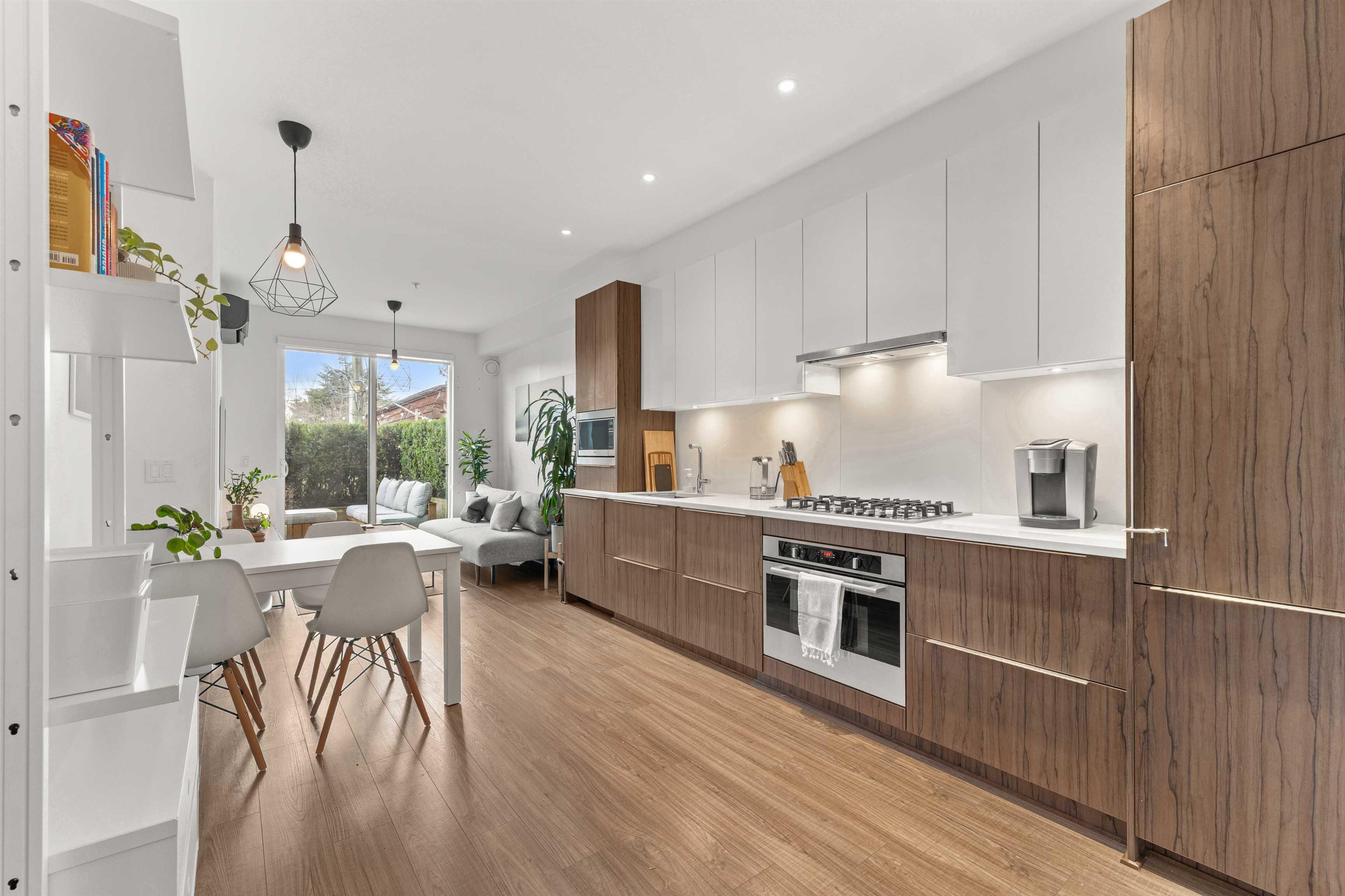 202 379 BROADWAY E, R3094381, BC,