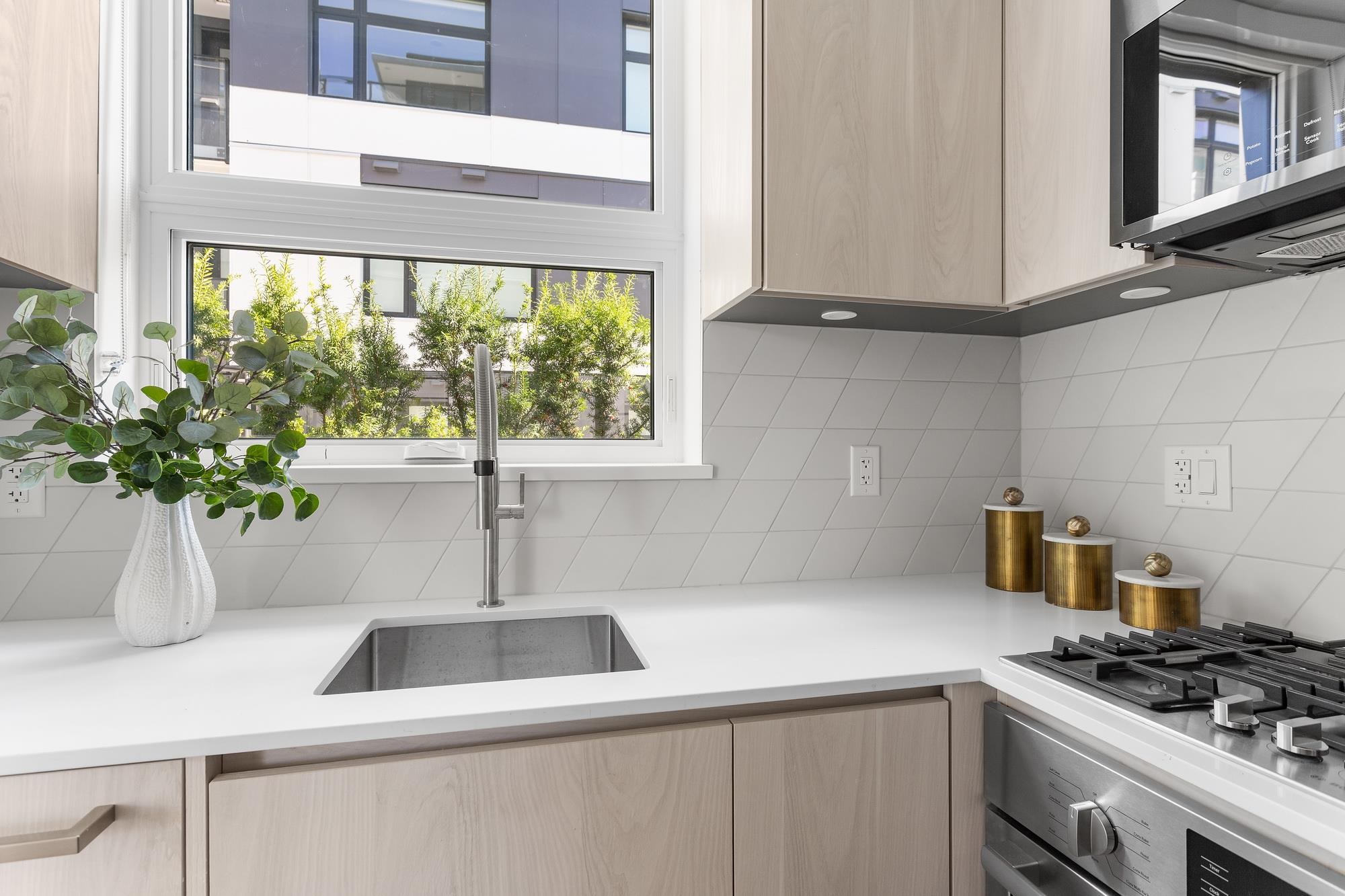 3249 CLIVE AVENUE, Vancouver BC V5R 4V3, R3094399, BC,