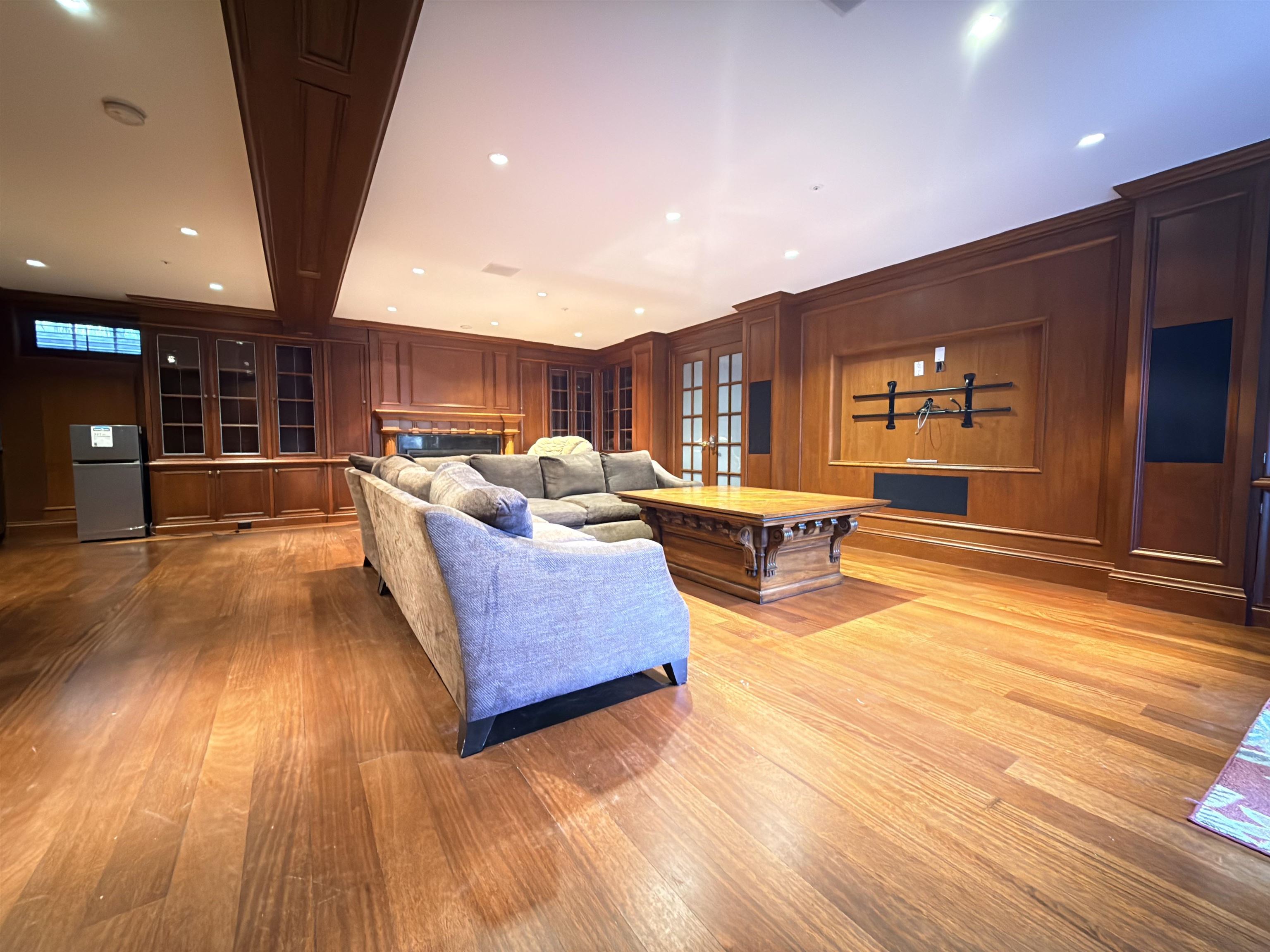 2 3637 PINE CRESCENT, R3094487, BC,