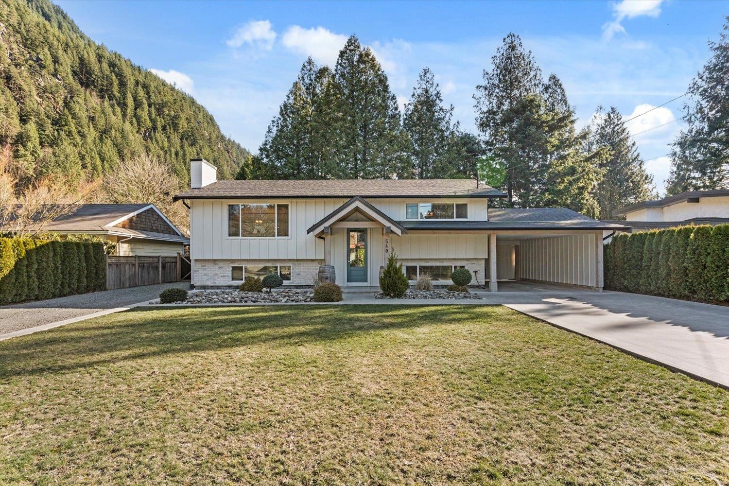 540 NAISMITH AVENUE, Harrison Hot Springs BC V0M 1K0, R3094628, BC,