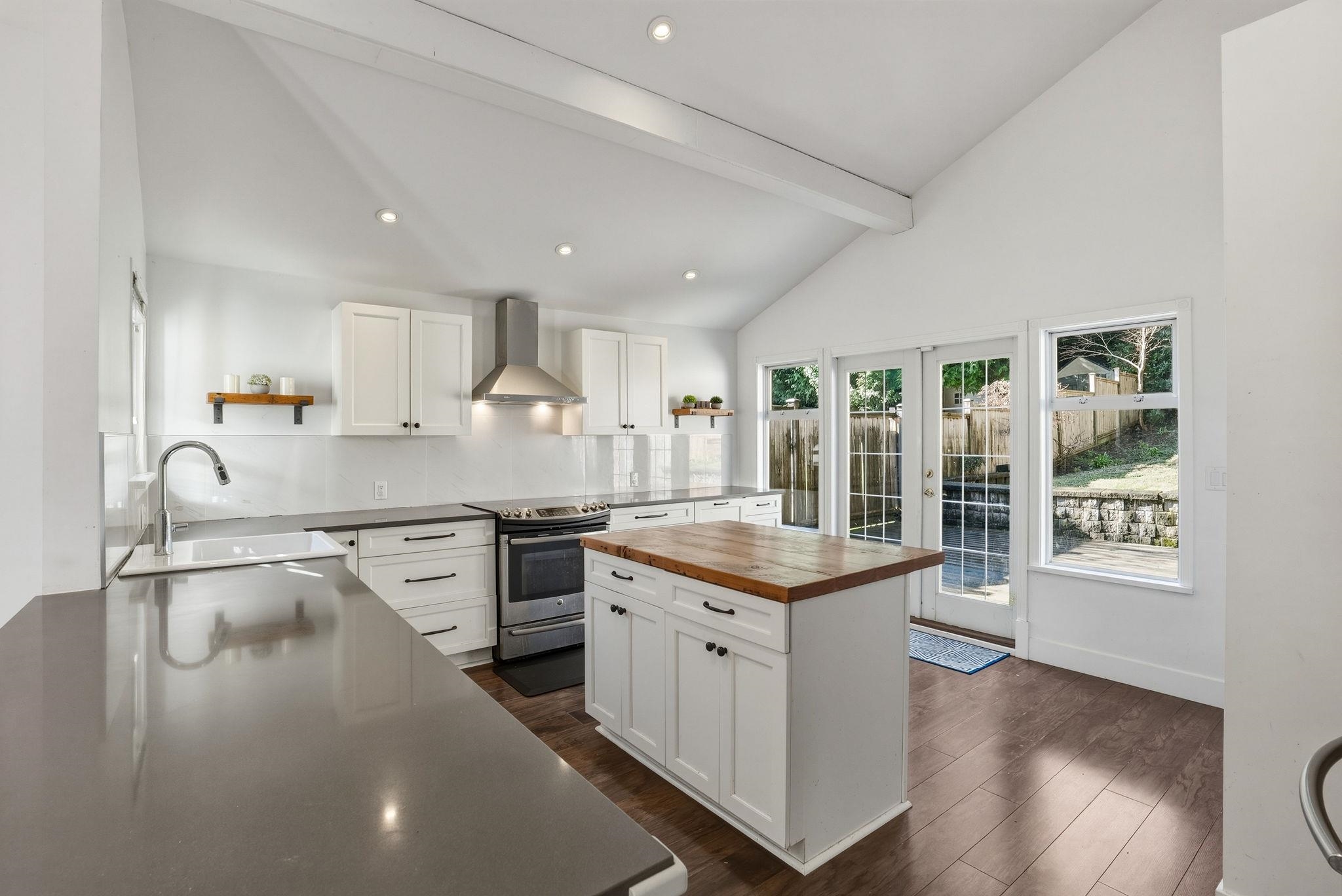 3015 ROYAL AVENUE, North Vancouver BC V7K 1Y6, R3095059, BC,