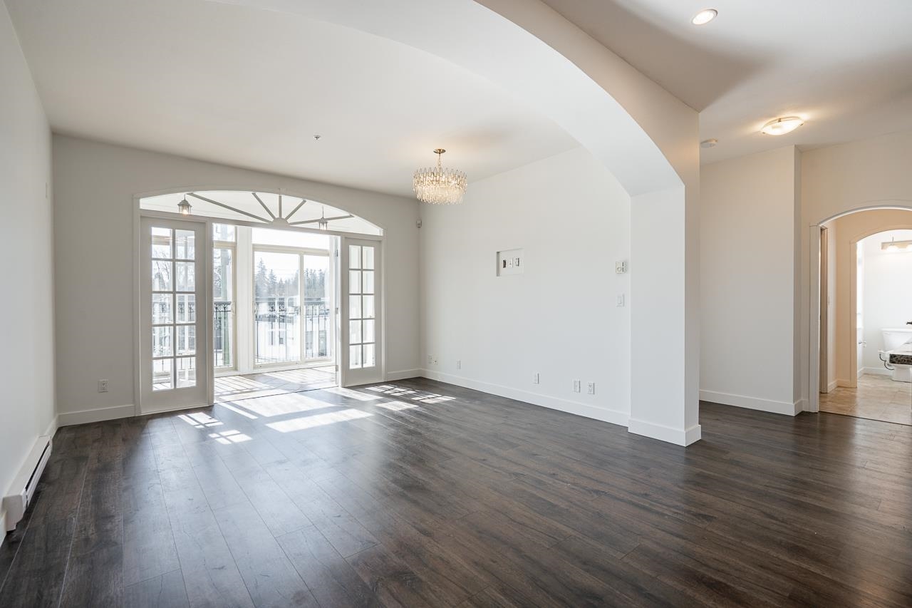 211 33485 SOUTH FRASER WAY, R3095227, BC,