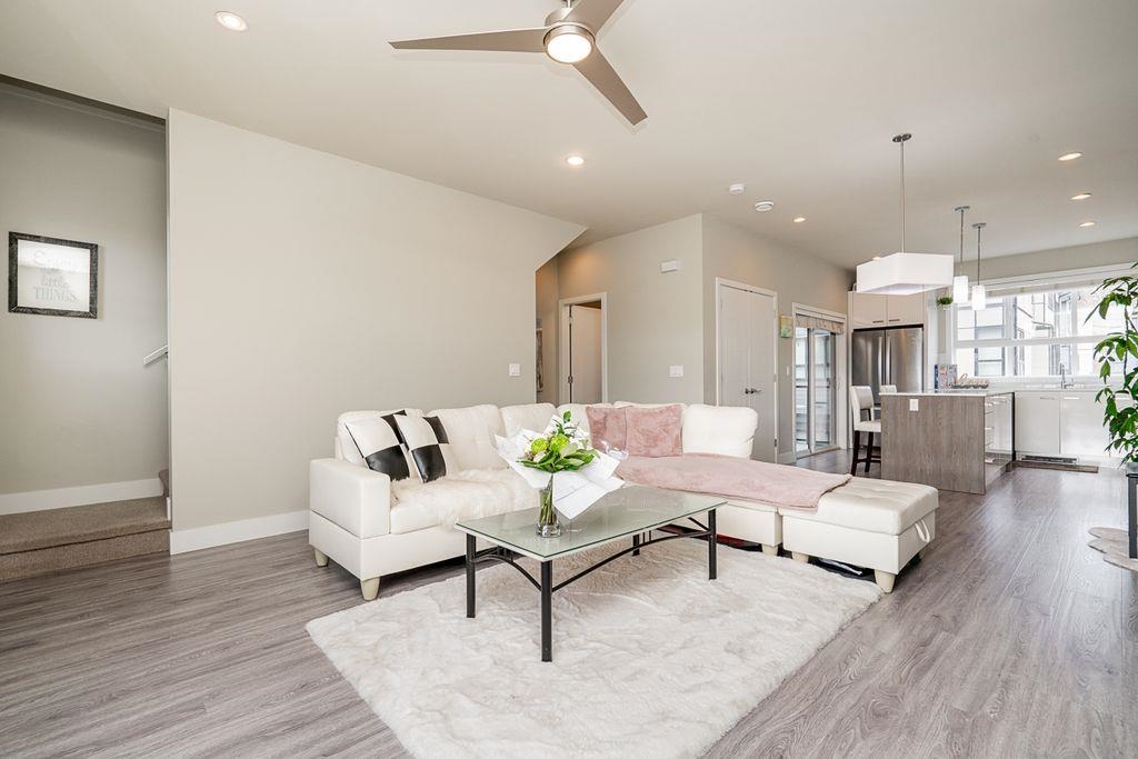 10 1938 NORTH PARALLEL ROAD, R3095375, BC,