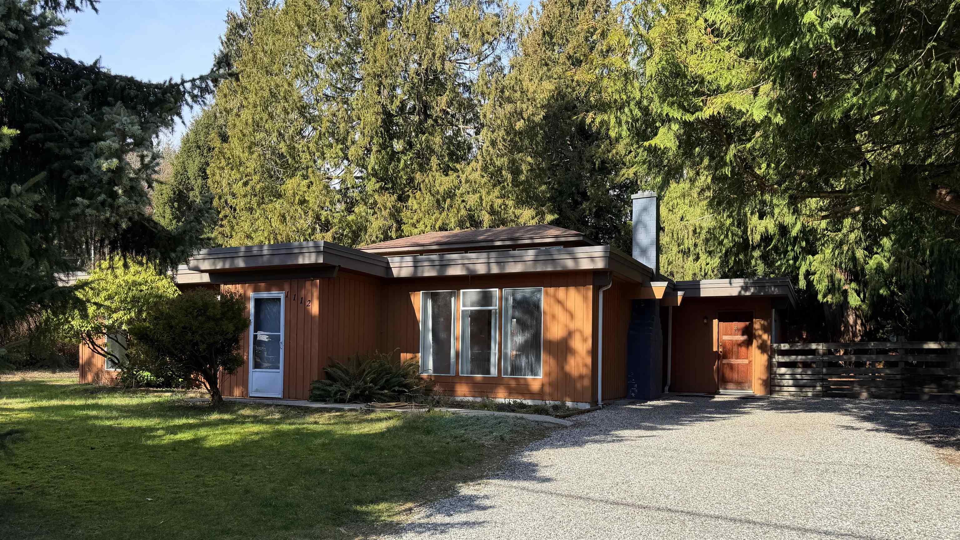 1112 SUNNYSIDE ROAD, Gibsons BC V0N 1V3, R3095405, BC,