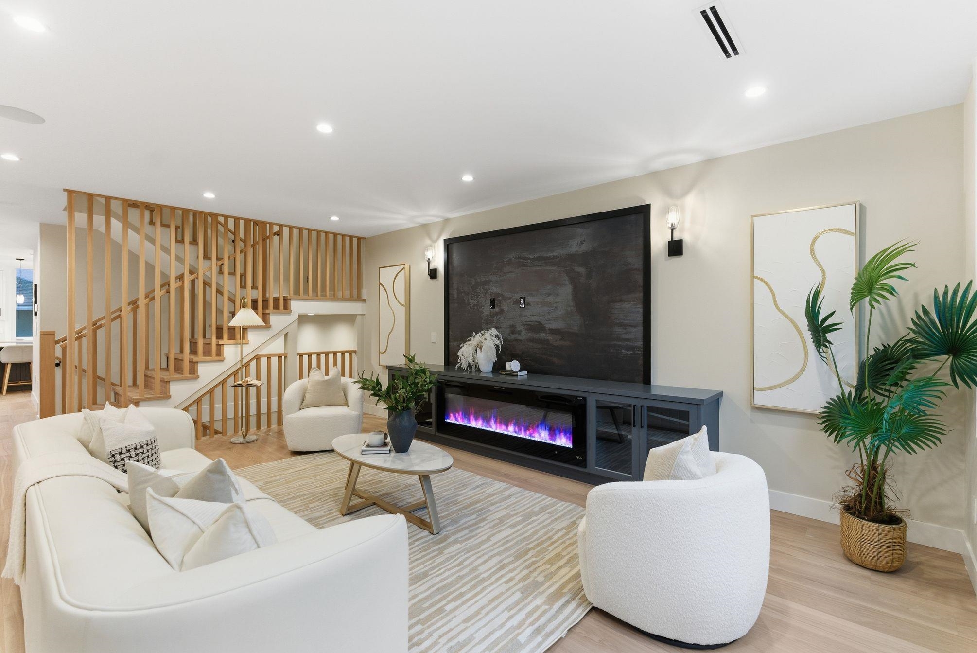 2 8408 17TH AVENUE, R3095538, BC,