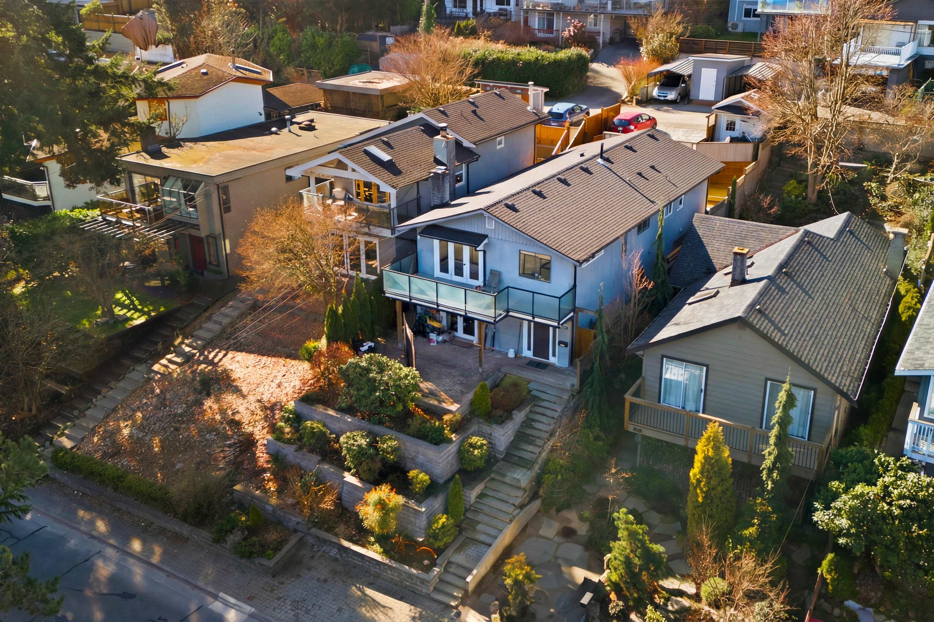 1911 DEEP COVE ROAD, North Vancouver BC V7G 1S7, R3095545, BC,