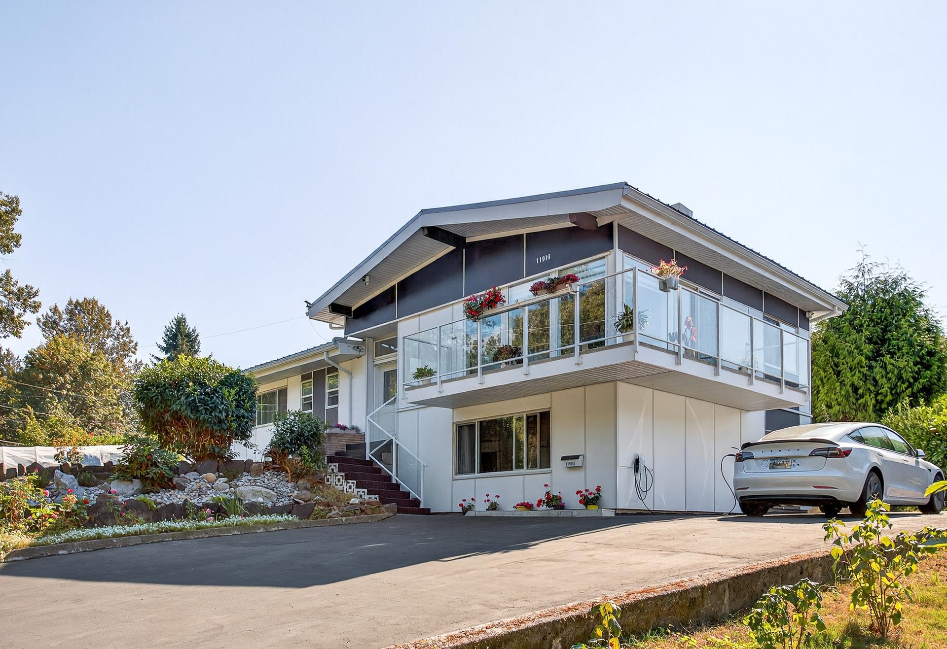 11906 100 AVENUE, Surrey BC V3V 2W1, R3095698, BC,