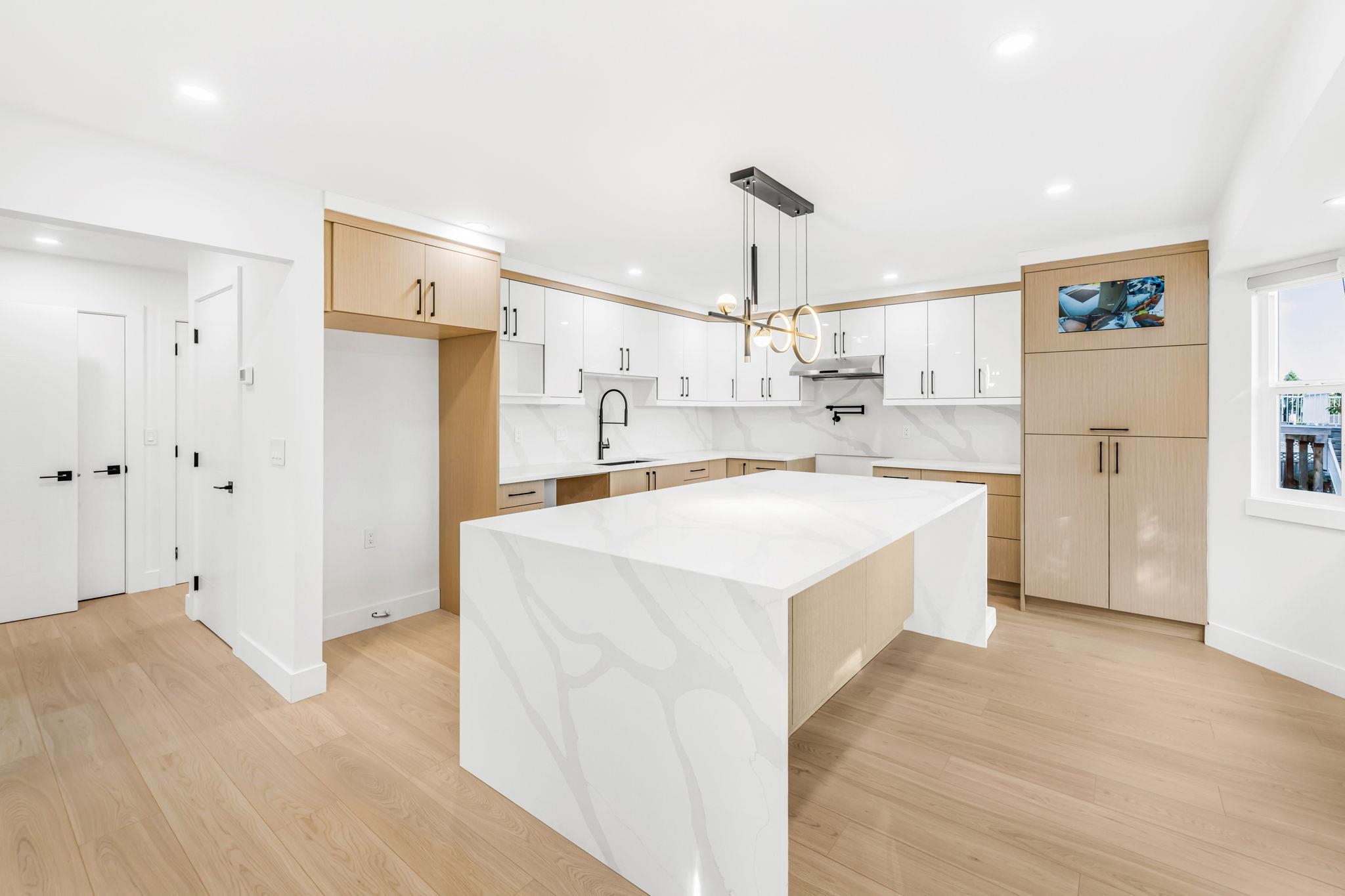 14278 HYLAND ROAD, Surrey BC V3W 2C5, R3095810, BC,