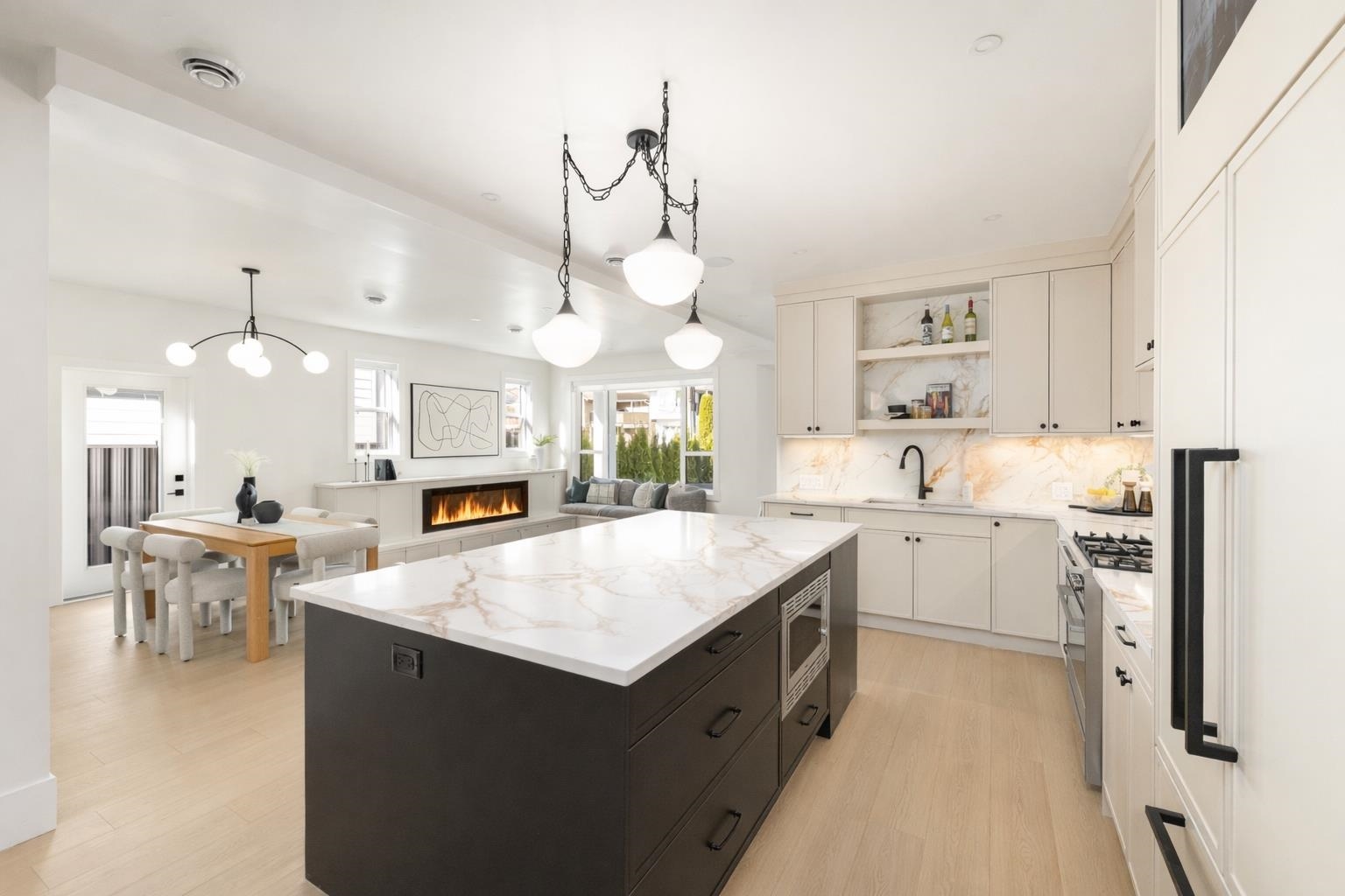 101 646 GIRARD AVENUE, R3096225, BC,