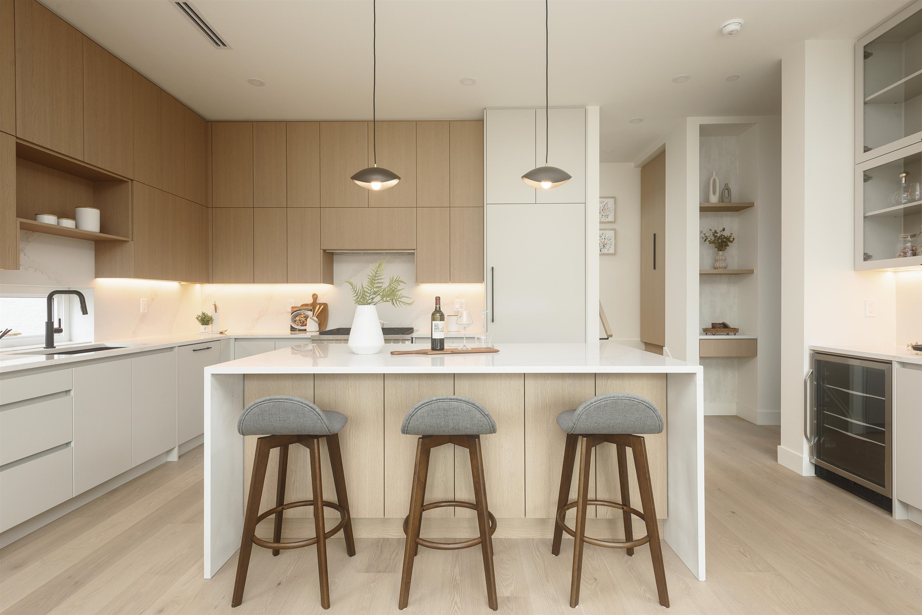 2 735 10TH AVENUE, R3096337, BC,