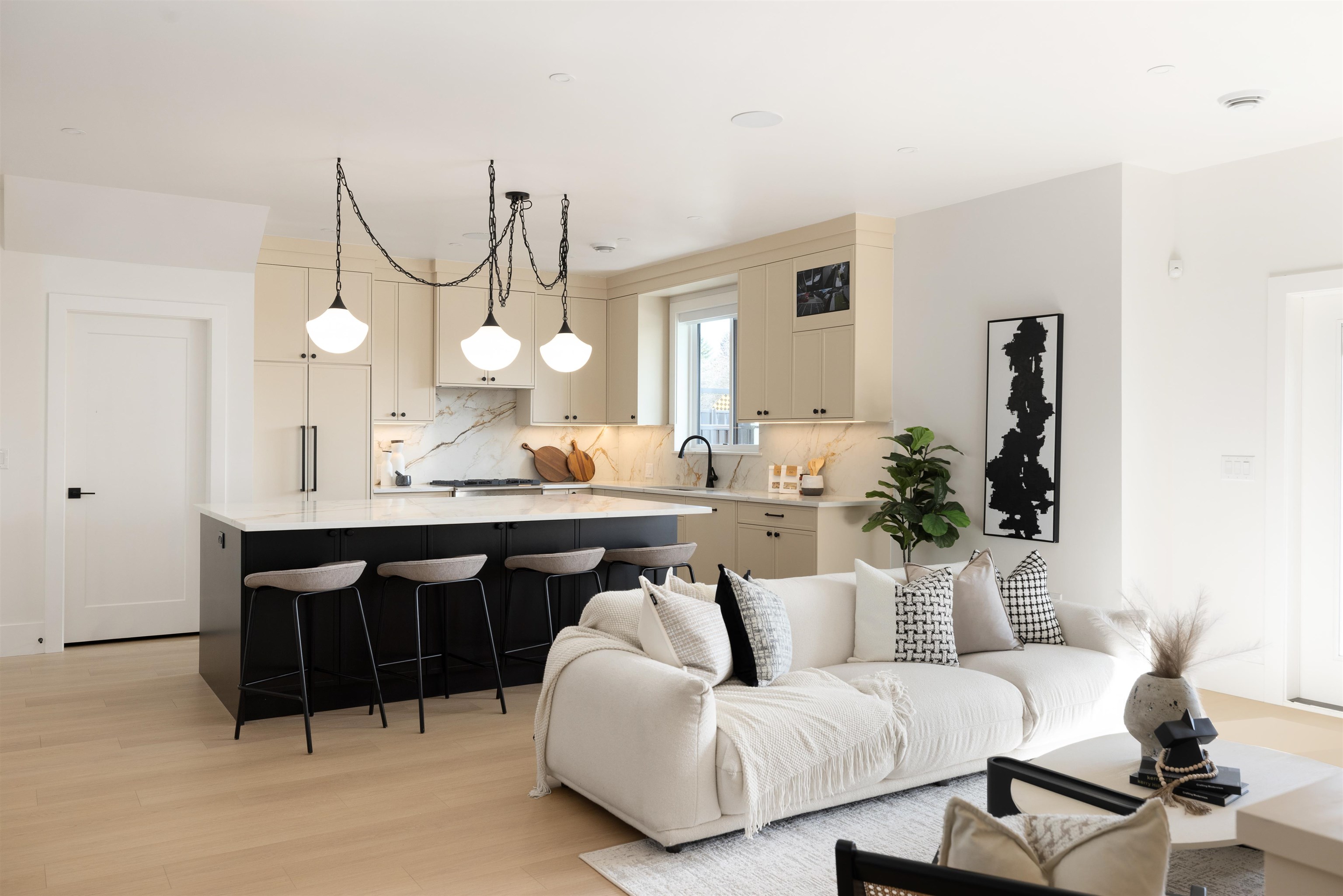 103 646 GIRARD AVENUE, R3096340, BC,