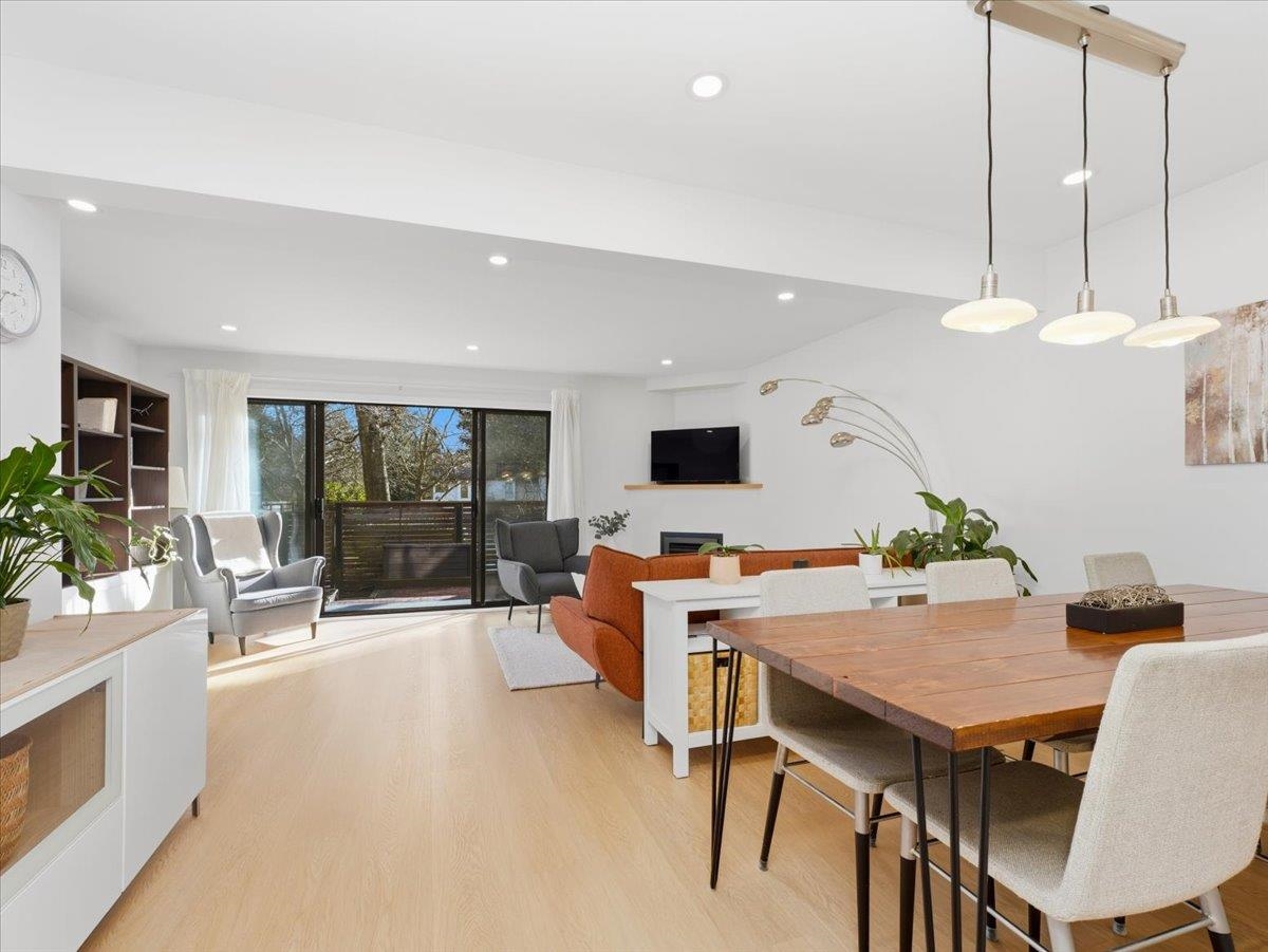 48 1910 CEDAR VILLAGE CRESCENT, R3096481, BC,