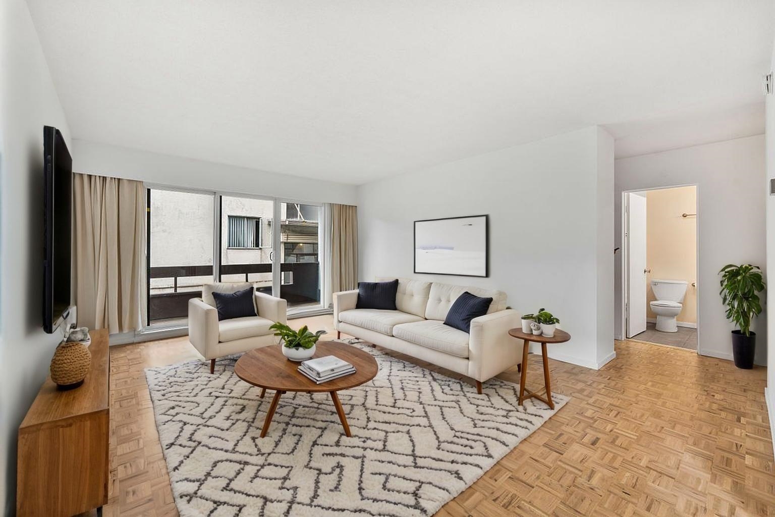 305 2025 2ND AVENUE, R3096579, BC,