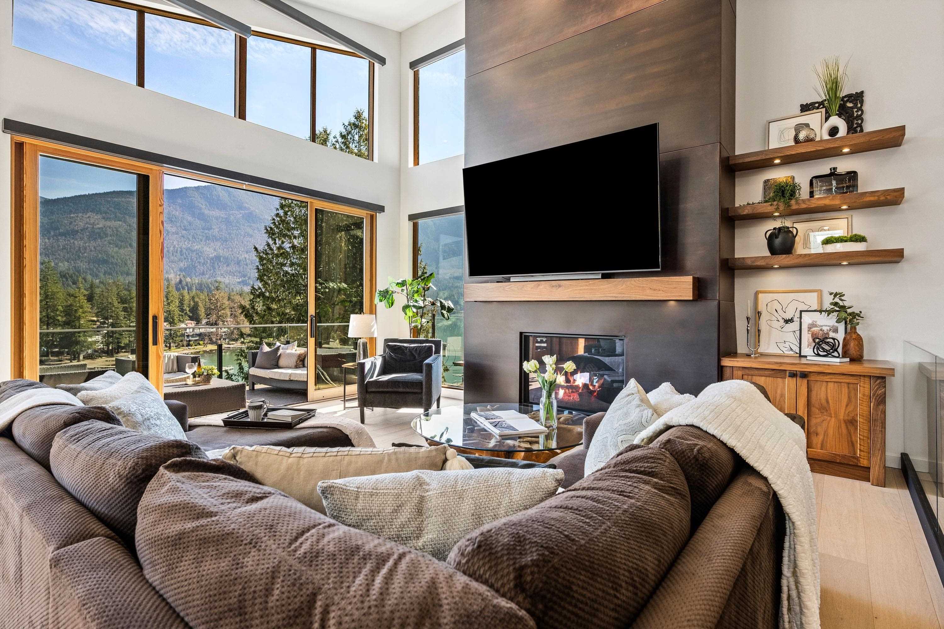 MLS® listing #R3096584 for sale located at 309 MUNROE AVENUE, Cultus Lake BC V2R 5A2