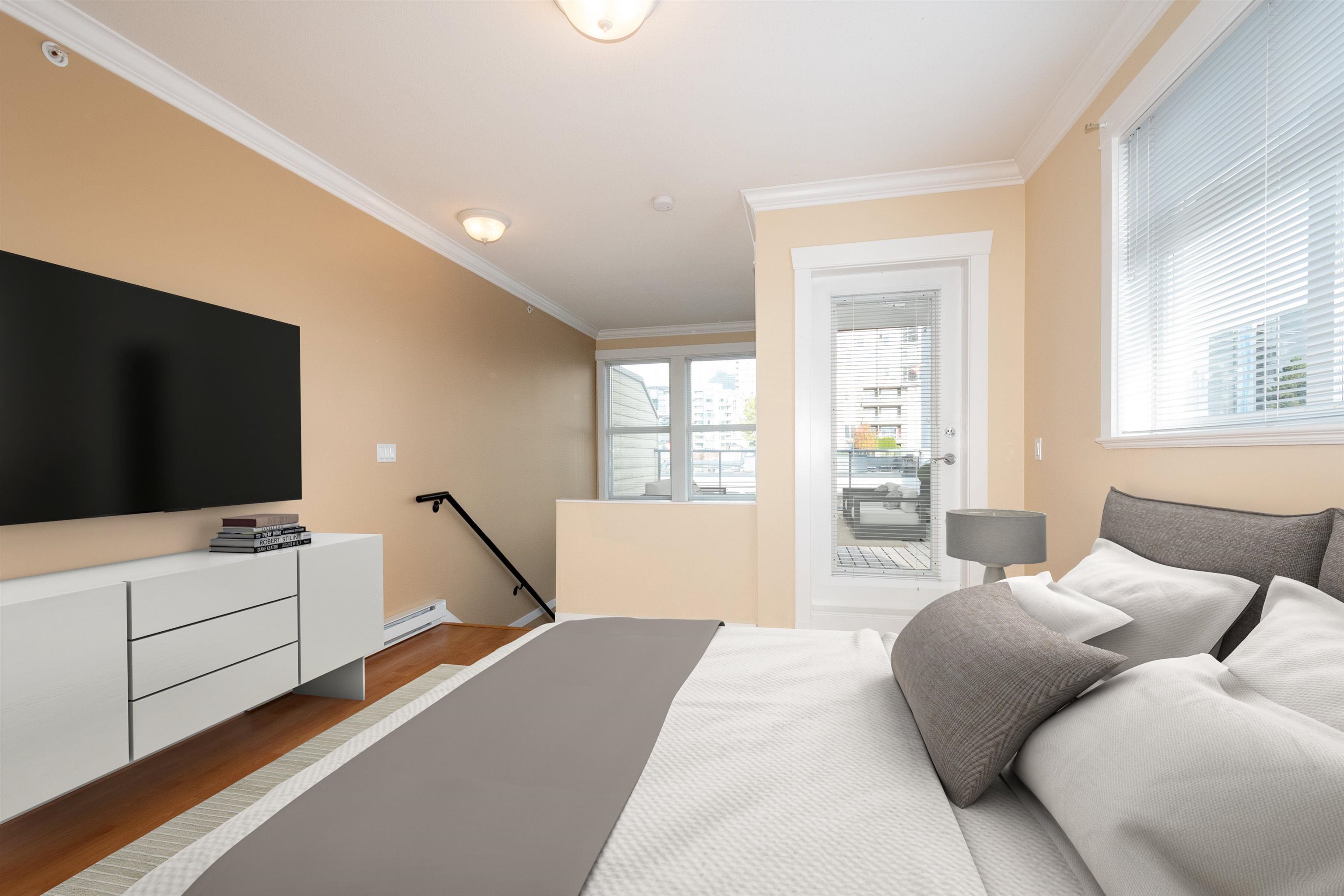 304 152 12TH STREET, R3096668, BC,