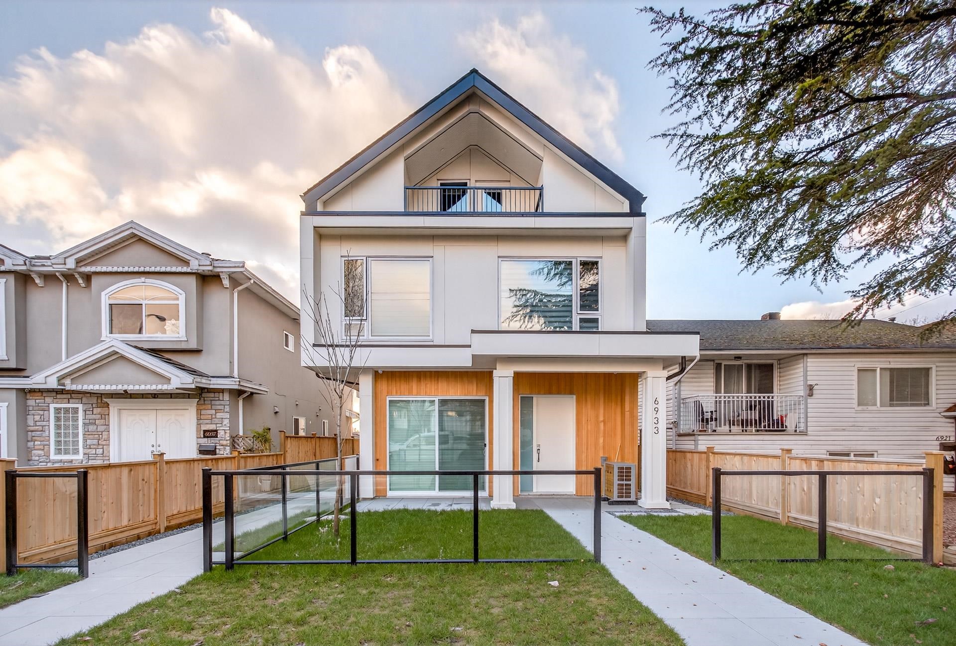 2 6933 PRINCE EDWARD STREET, R3097032, BC,