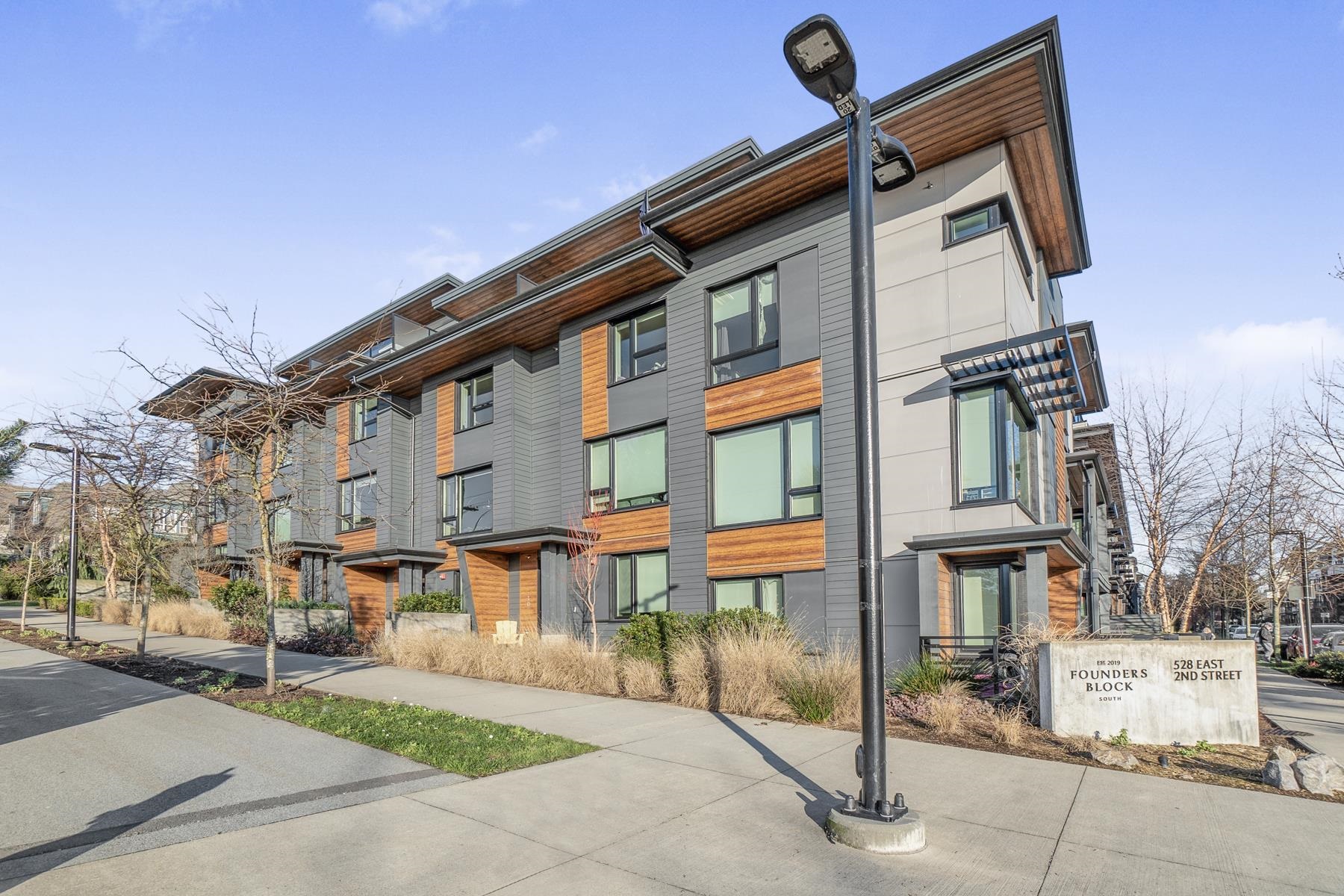 11 528 2ND STREET, R3097091, BC,