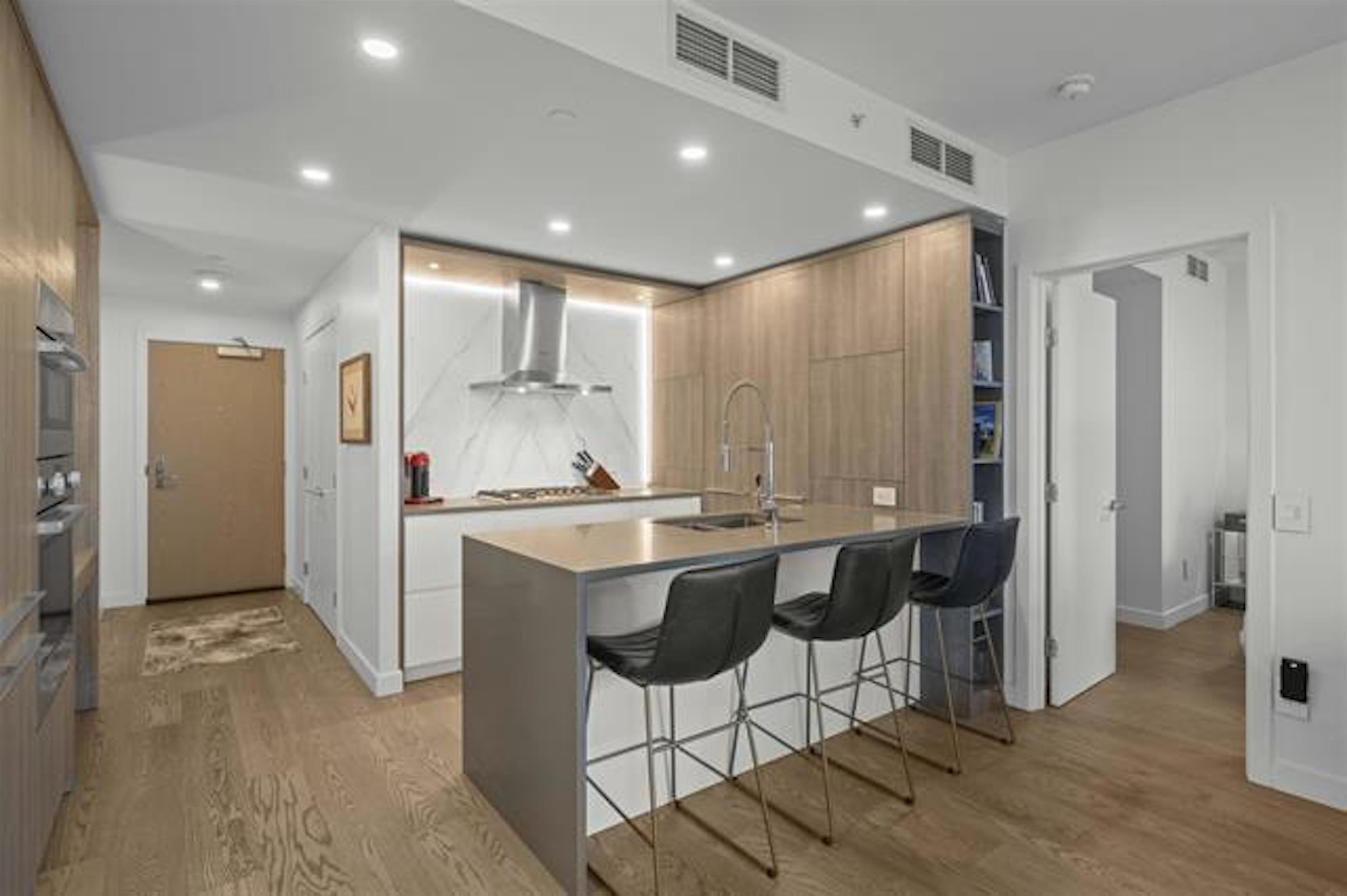 501 15165 THRIFT AVENUE, R3097129, BC,