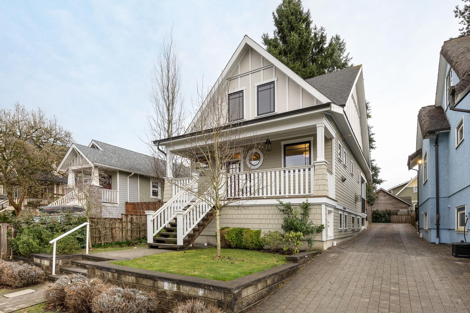 220 SIXTH AVENUE, New Westminster BC V3L 1T6, R3097337, BC,