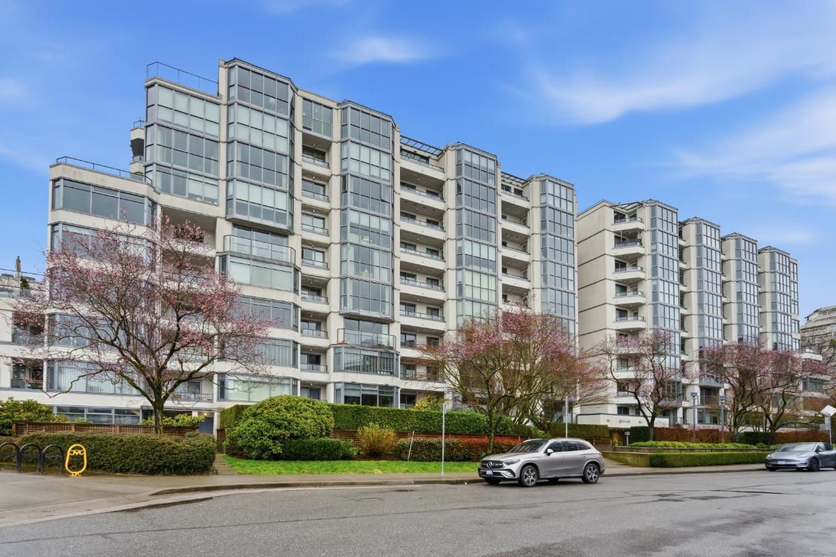 813 456 MOBERLY ROAD, R3097354, BC,