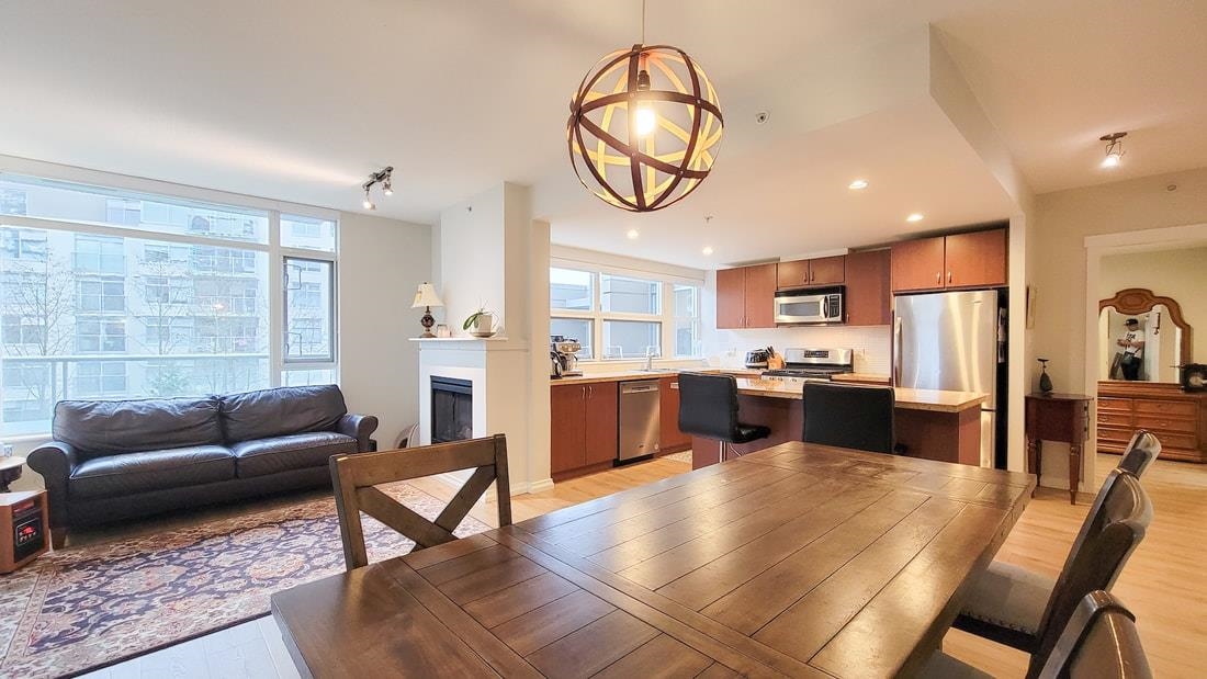 301 9266 UNIVERSITY CRESCENT, R3097453, BC,