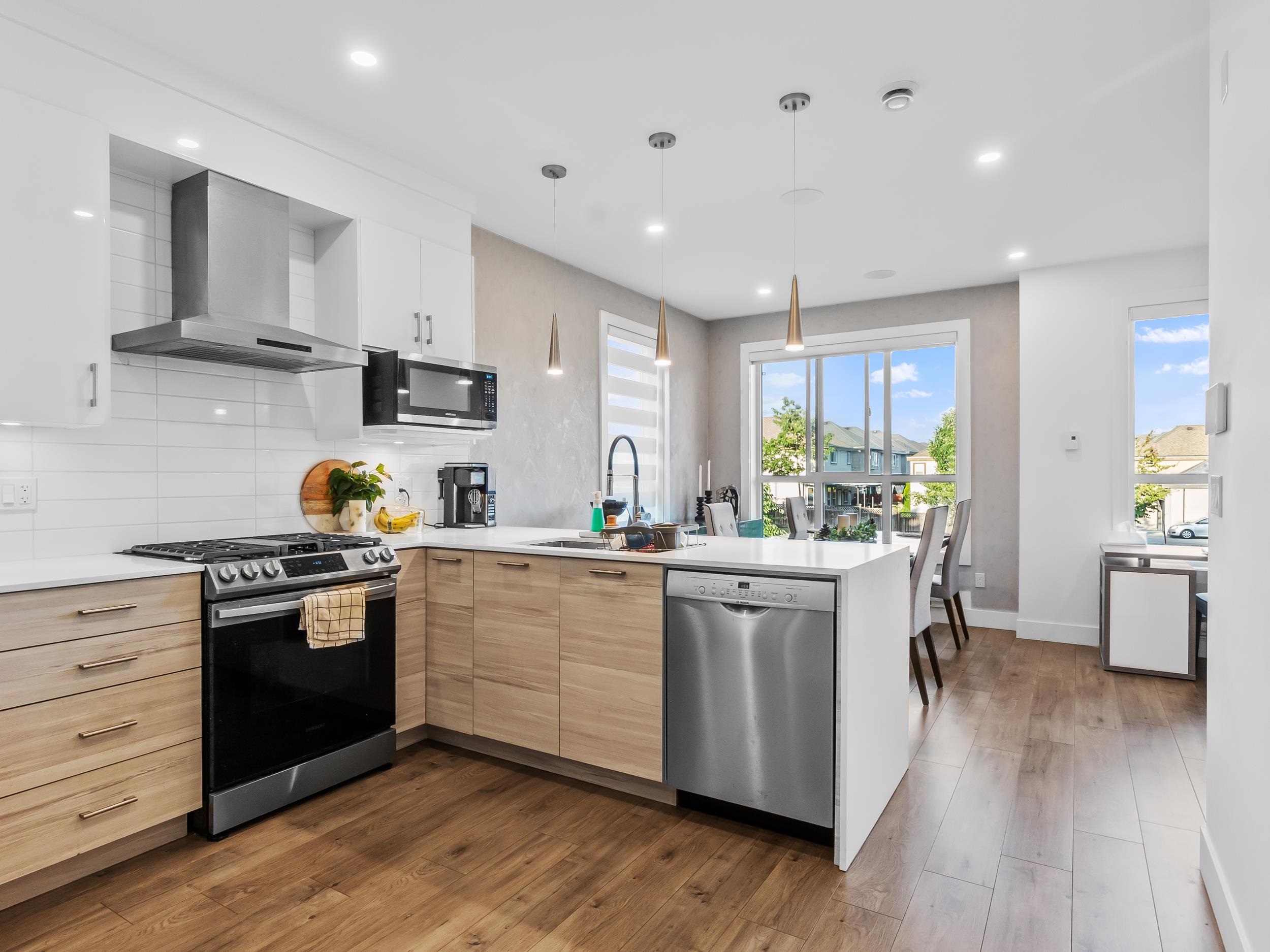 10 7177 194A STREET, R3097491, BC,