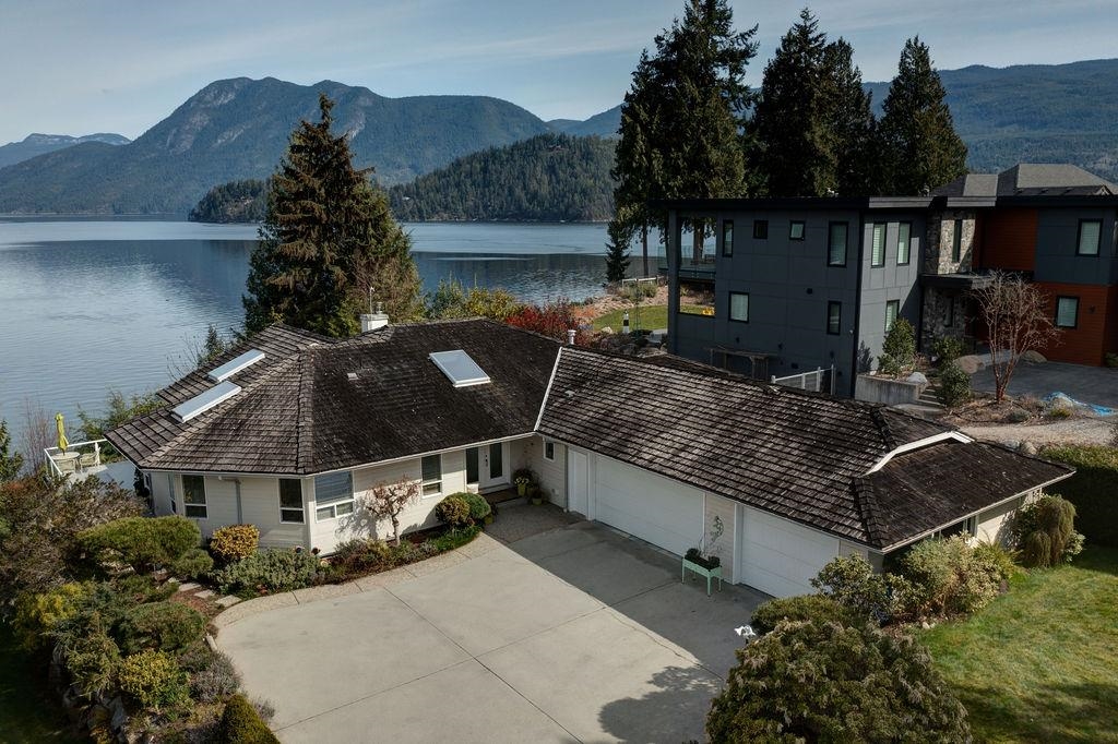 6484 N GALE AVENUE, Sechelt BC V7Z 0L1, R3097899, BC,