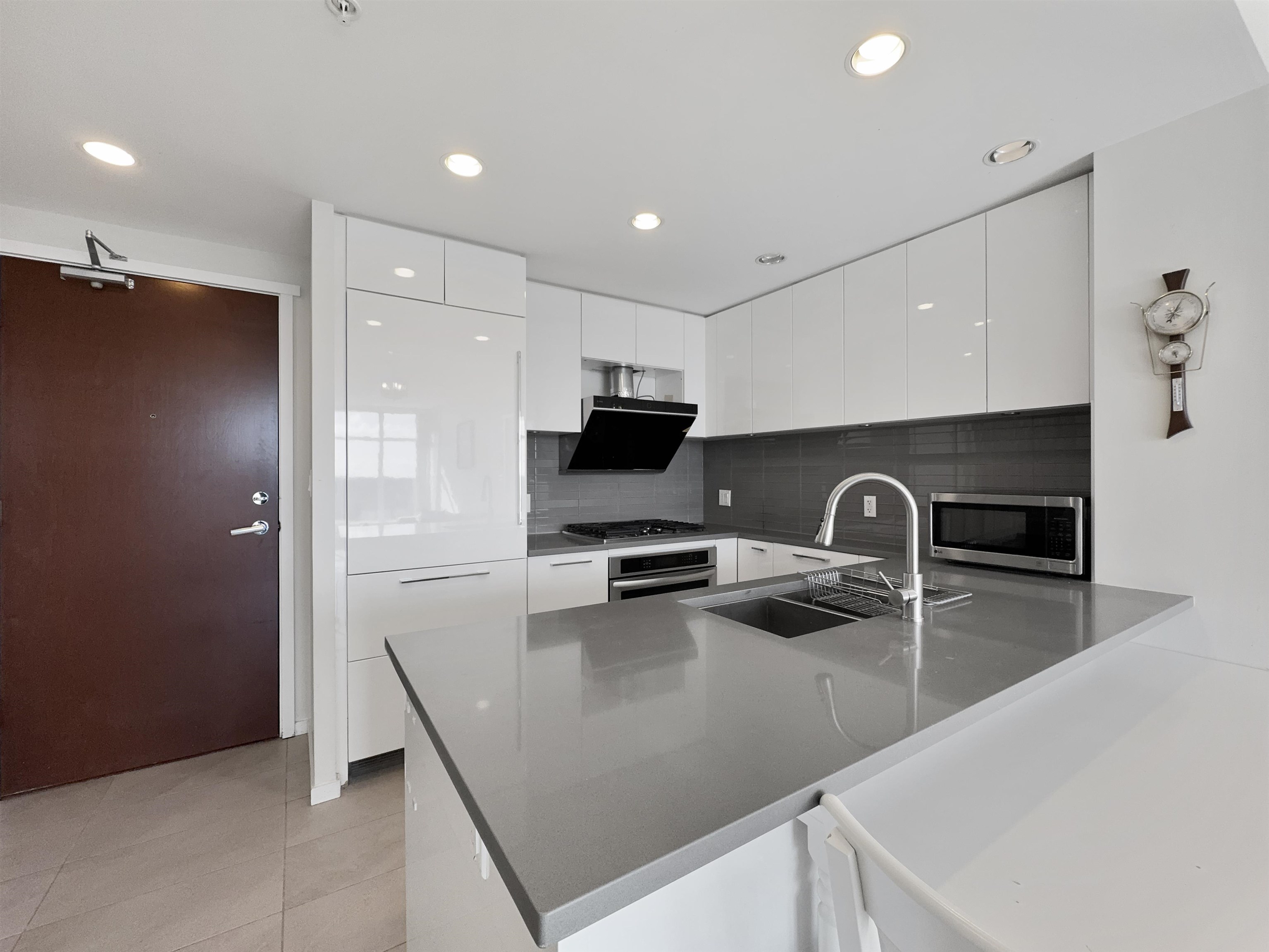 28xx 3102 WINDSOR GATE, R3097979, BC,