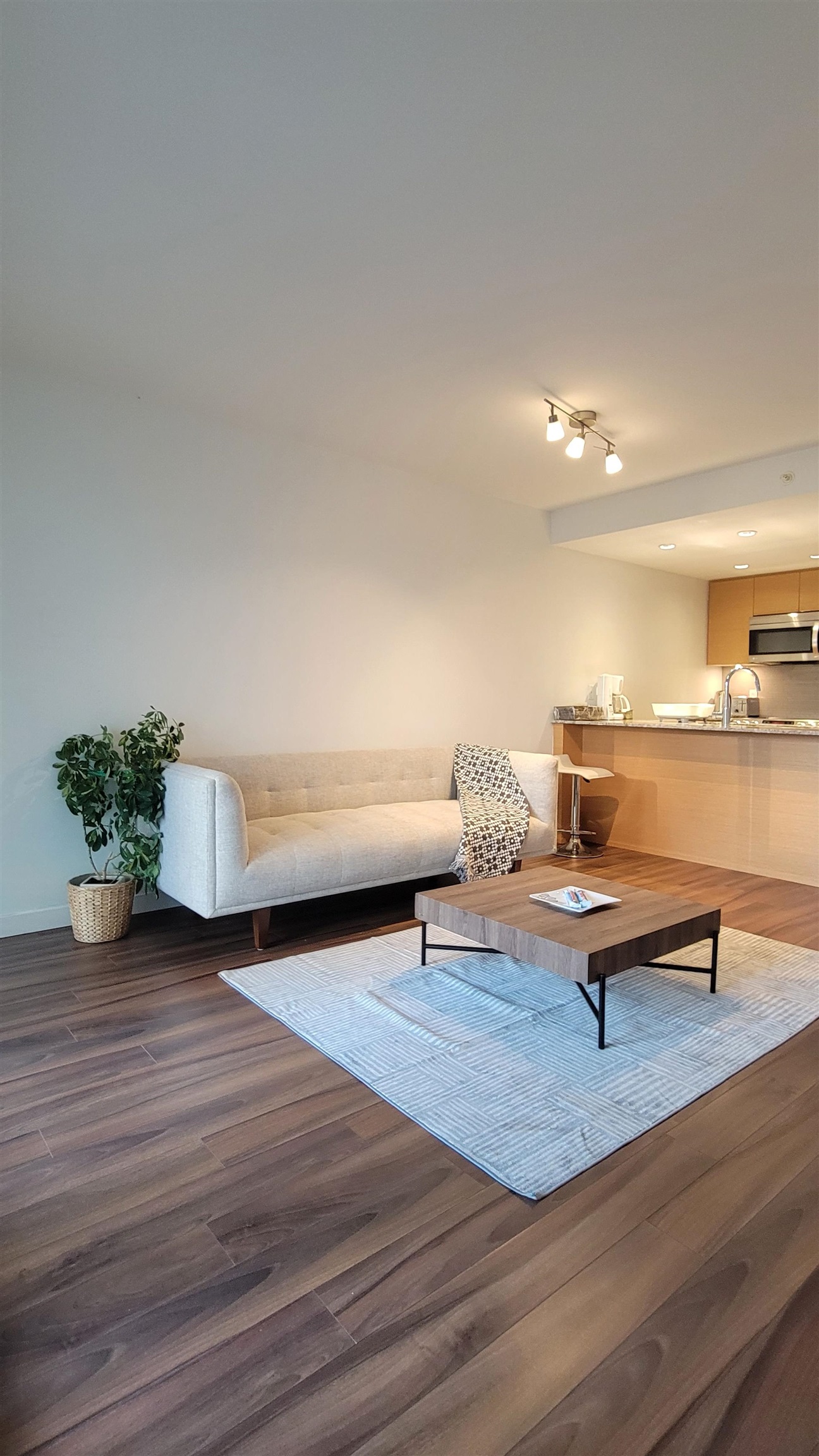 419 135 17TH STREET, R3098113, BC,