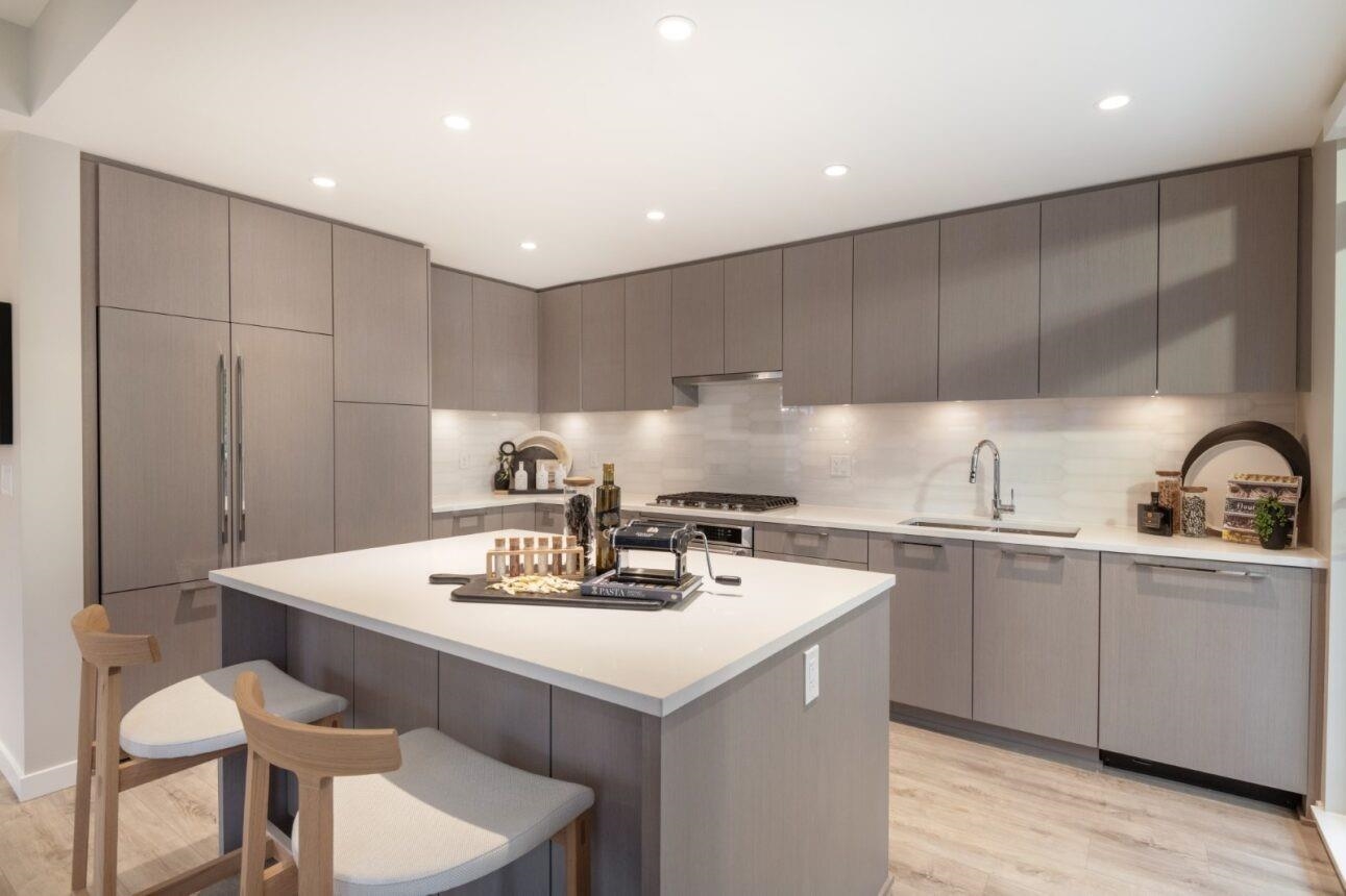 201 1331 WELLON STREET, R3098162, BC,