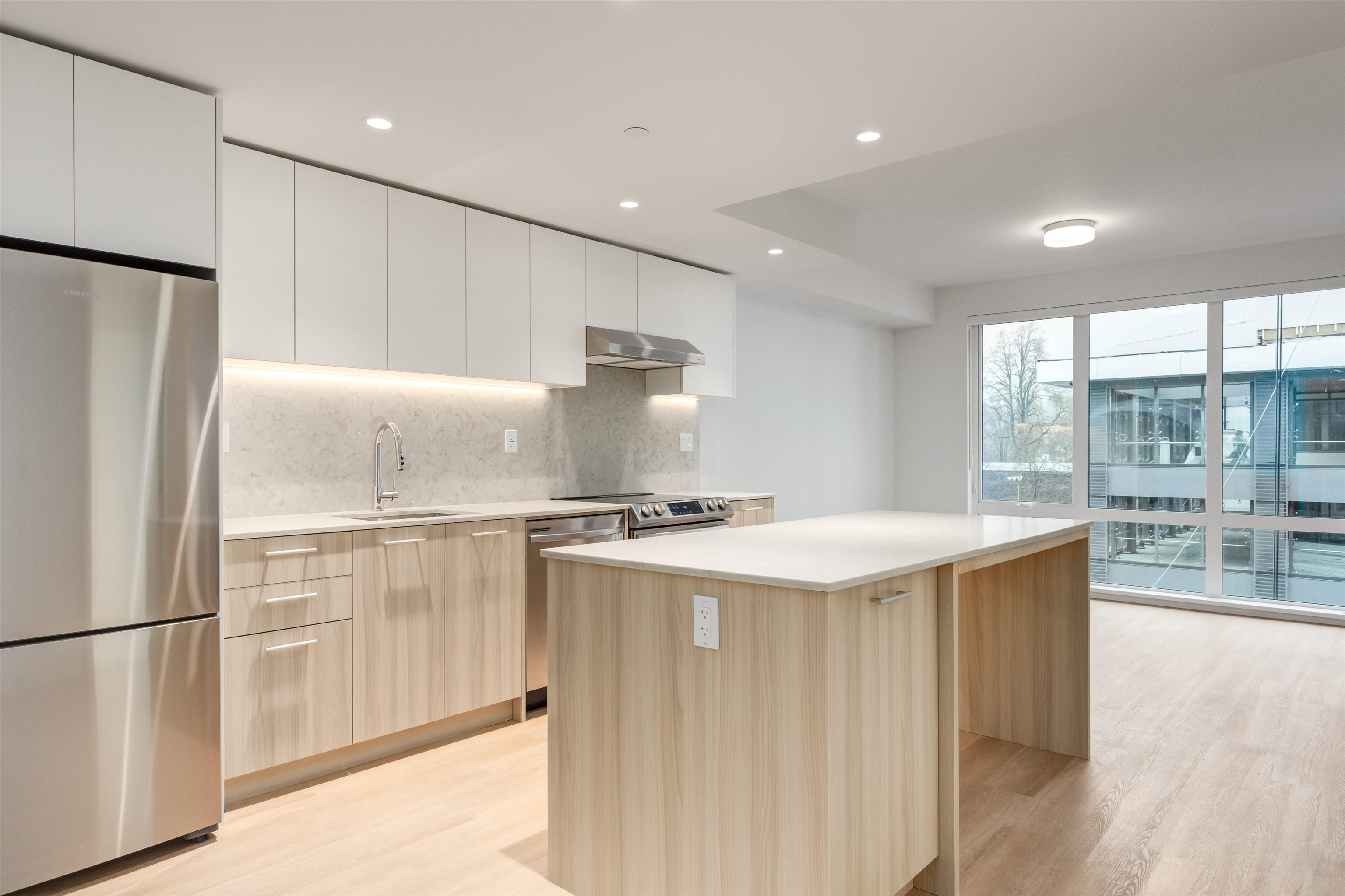 422 126 21ST ST E STREET, R3098213, BC,