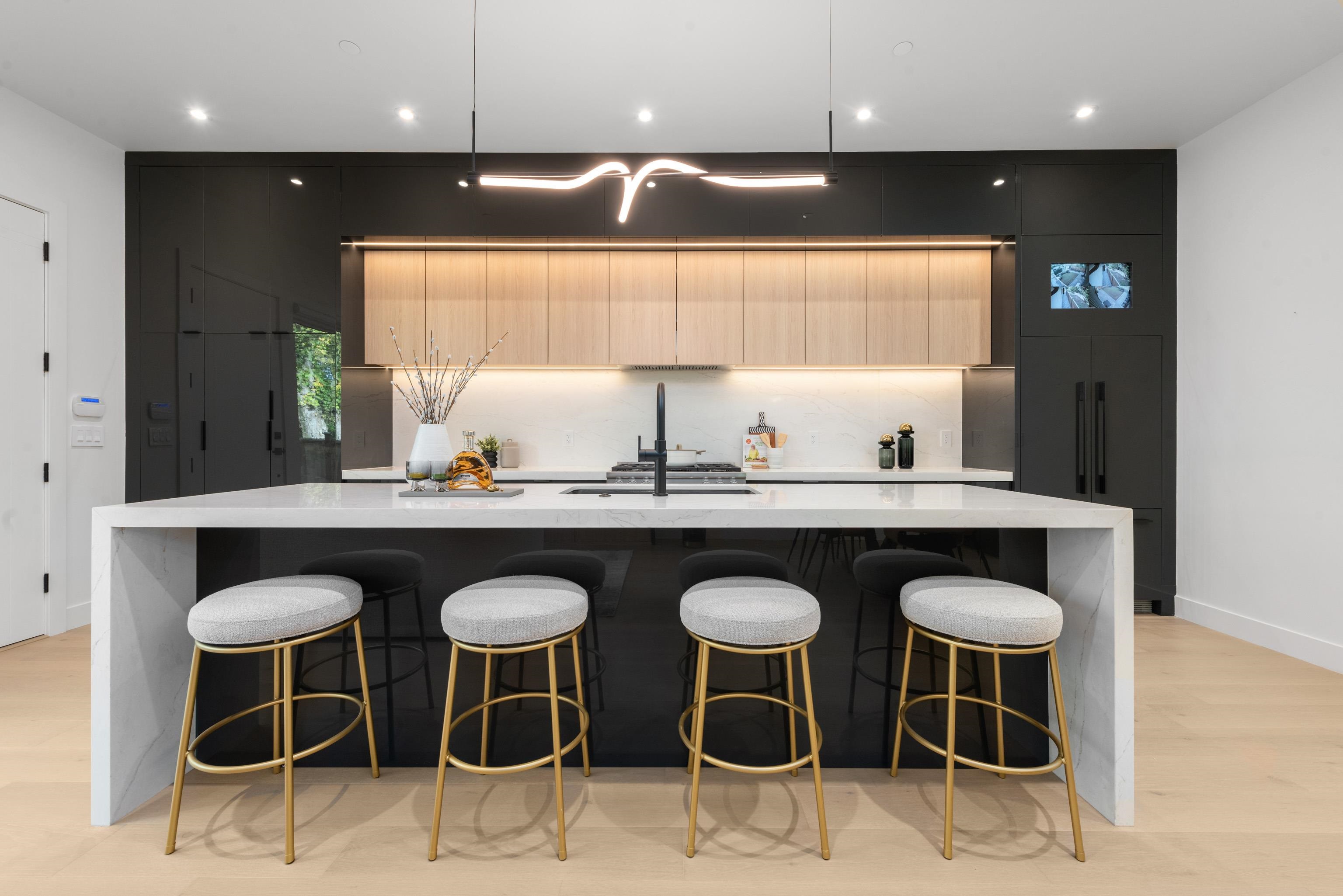 1 3232 38TH AVENUE, R3098234, BC,