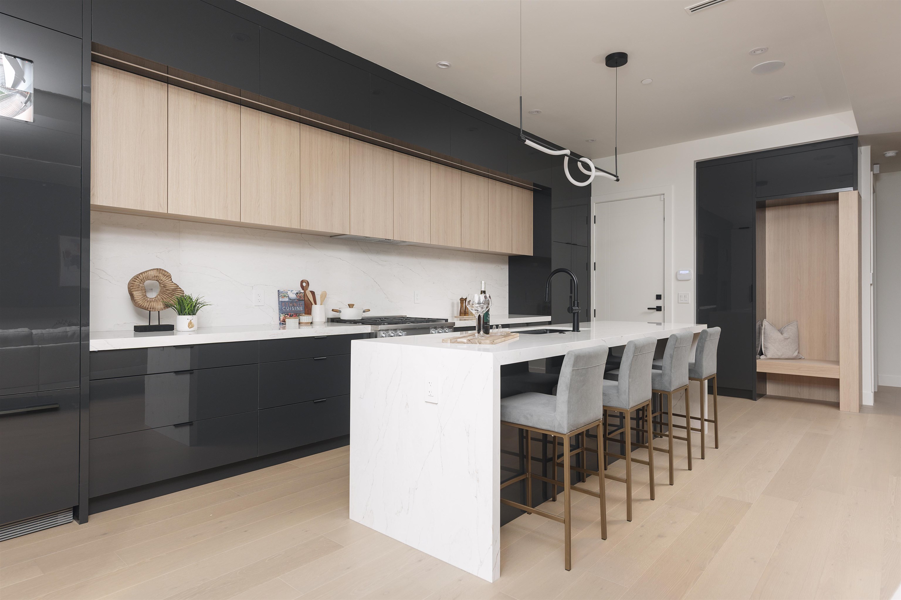 2 3232 38TH AVENUE, R3098235, BC,