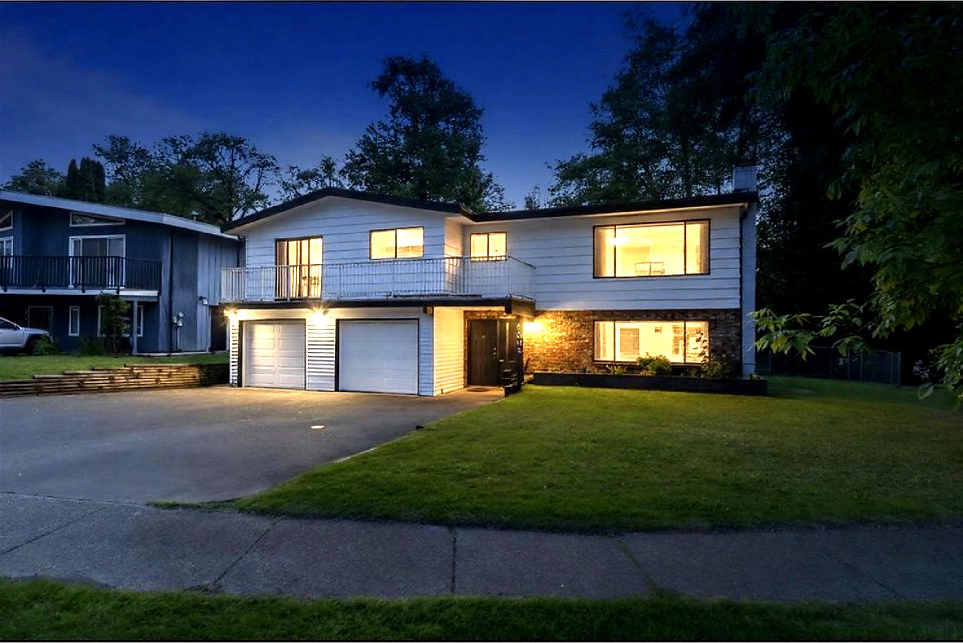 8864 URSUS CRESCENT, Surrey BC V3V 6L4, R3098300, BC,