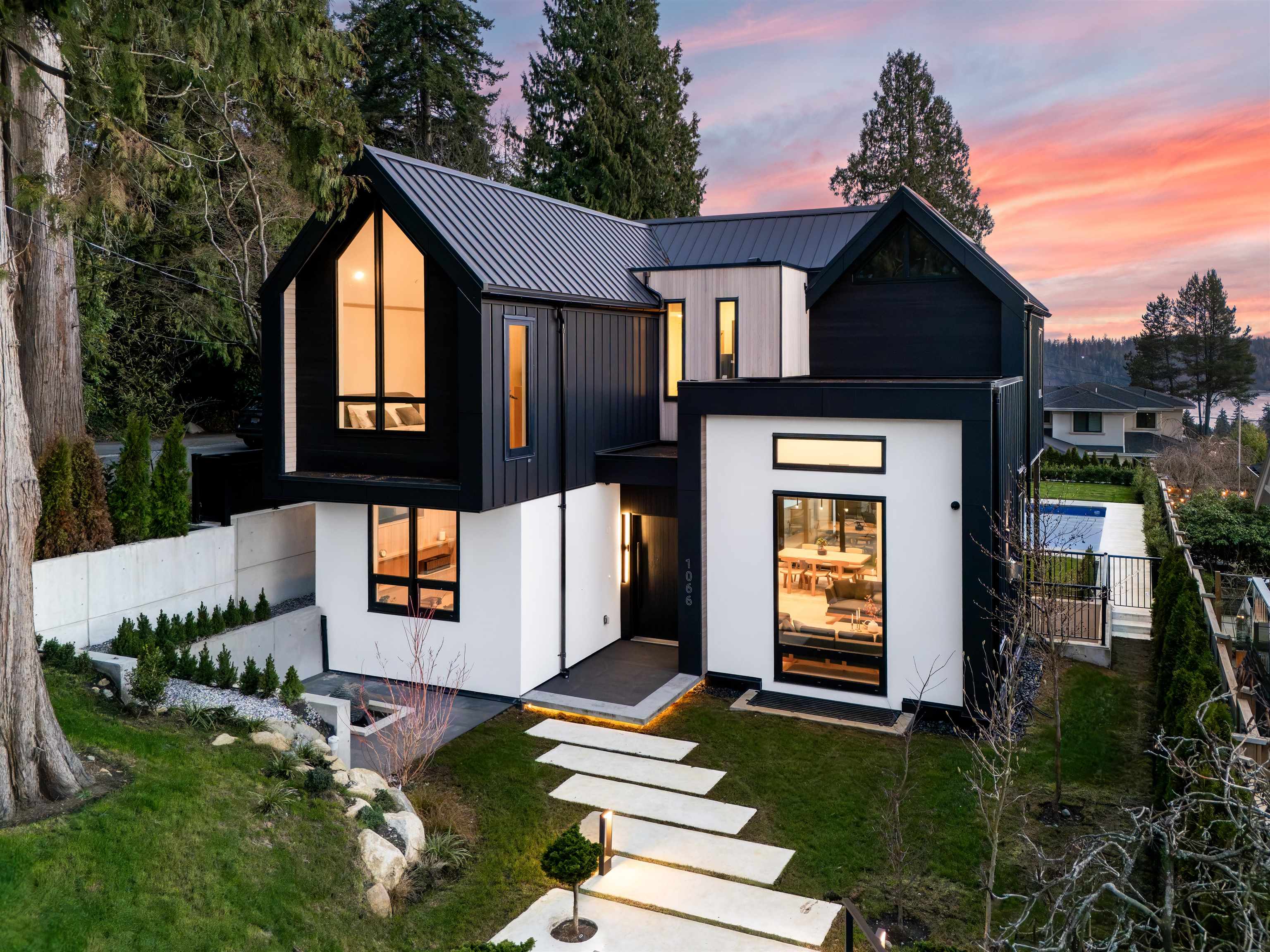 1066 FULTON AVENUE, West Vancouver BC V7T 1N2, R3098417, BC,