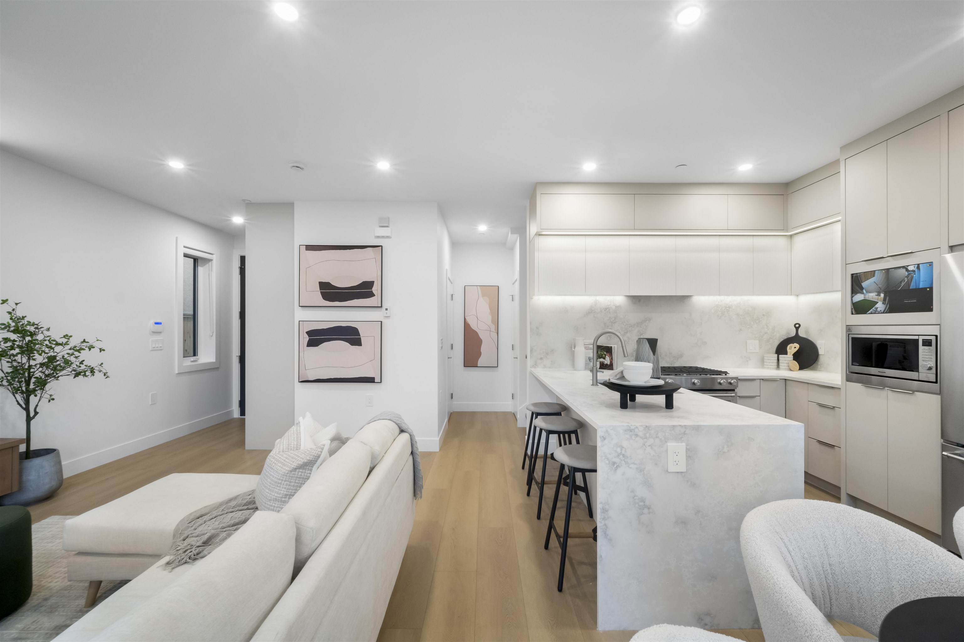 1 2386 45TH AVENUE, R3098441, BC,