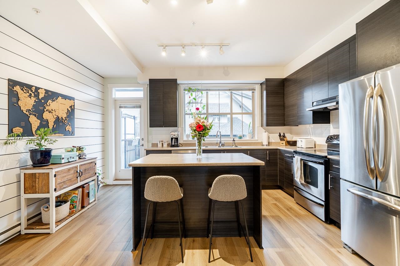 8 9525 204 STREET, R3098445, BC,