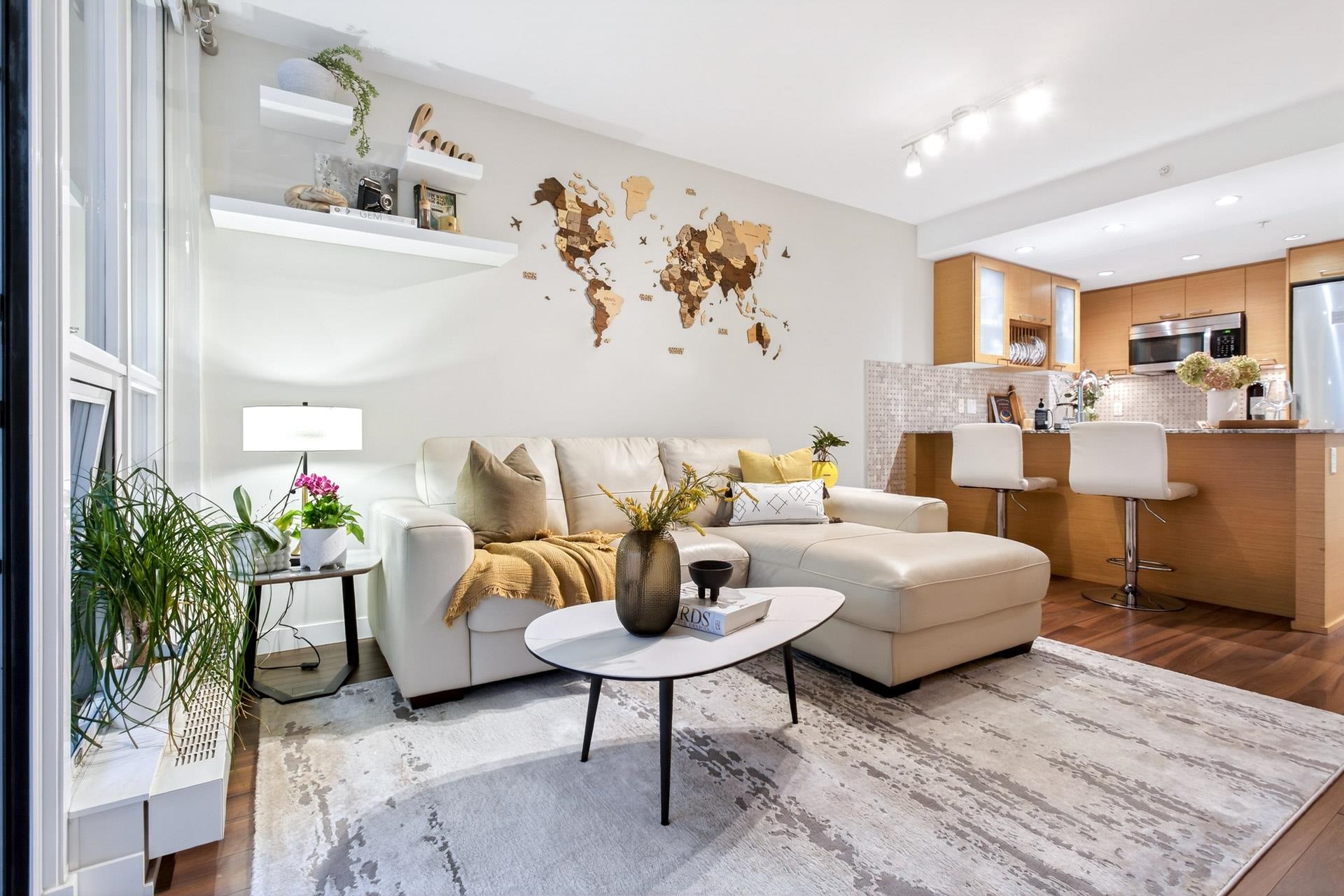 413 135 17TH STREET, R3098494, BC,